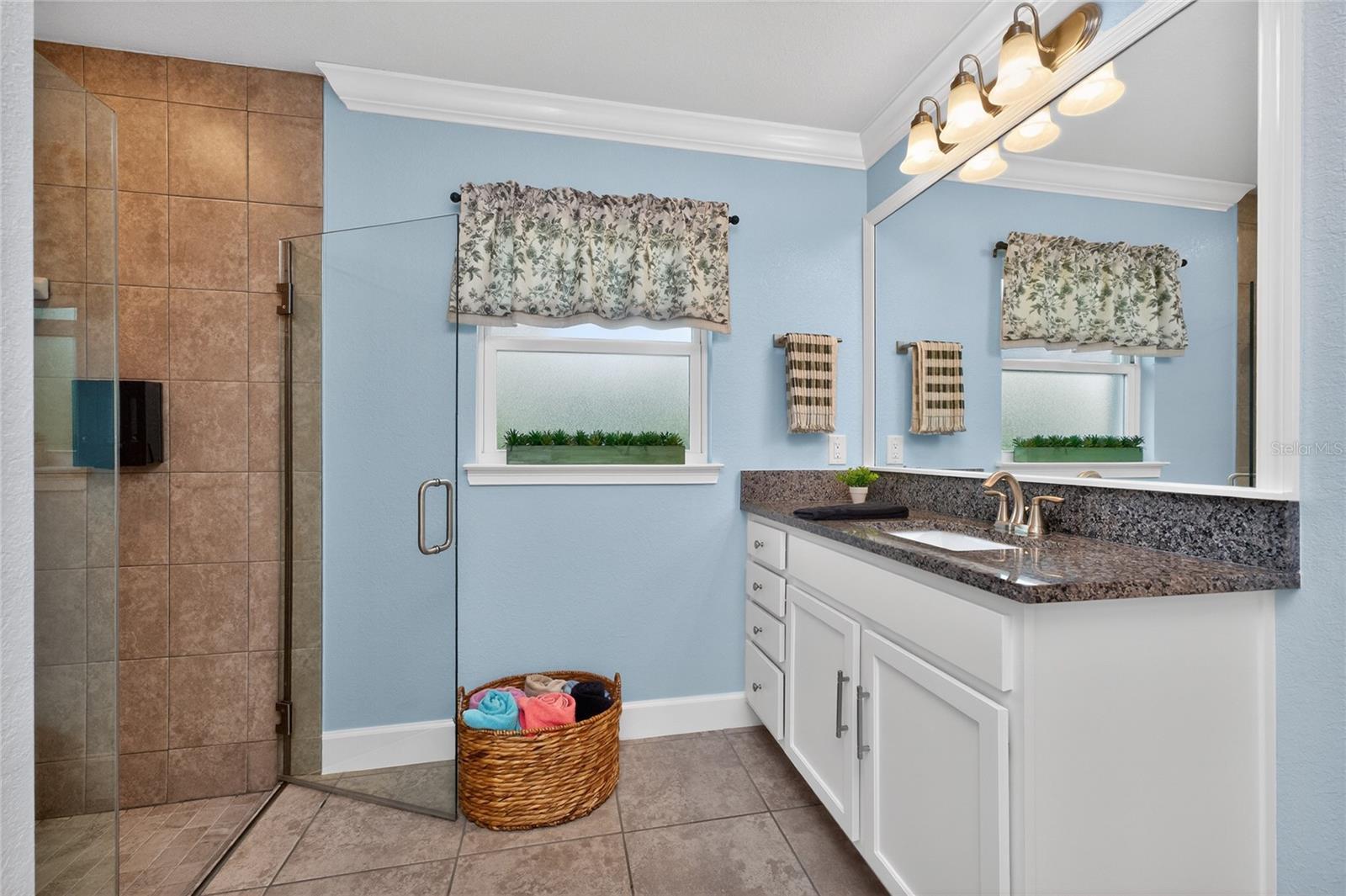 Image 28 of 64 For 185 Hercules Drive