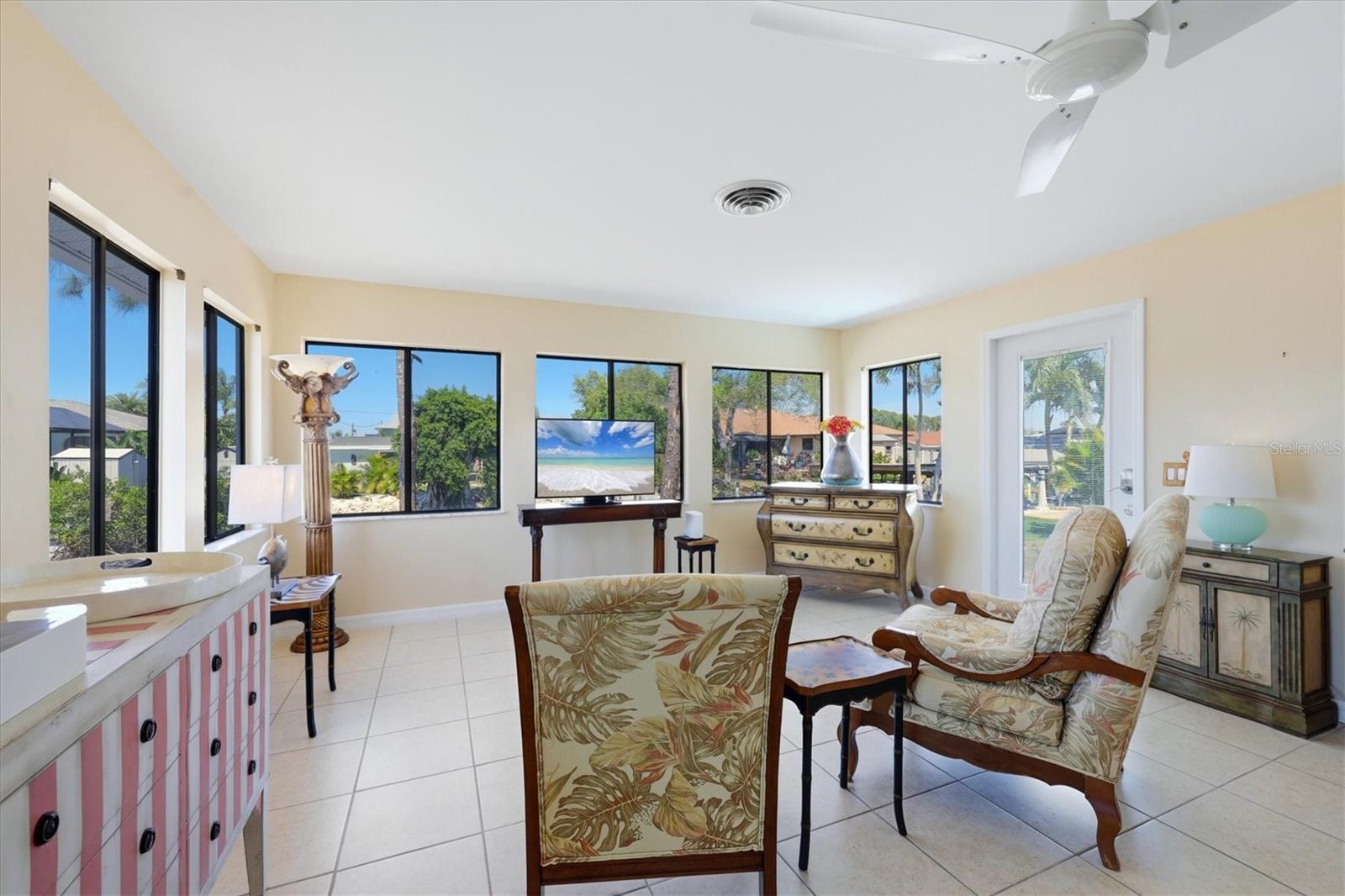 Image 10 of 58 For 1052 Kant Street