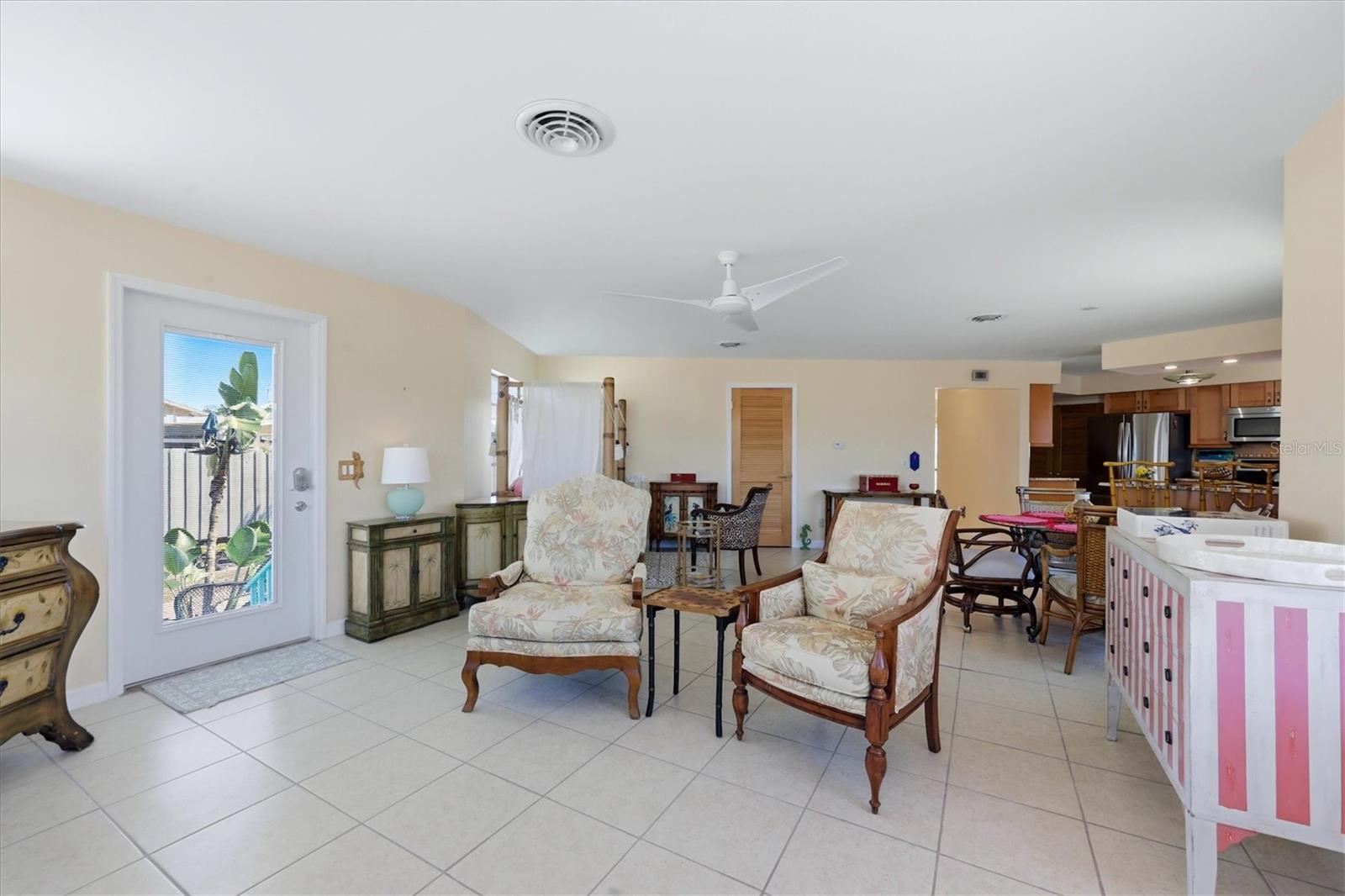 Image 13 of 58 For 1052 Kant Street