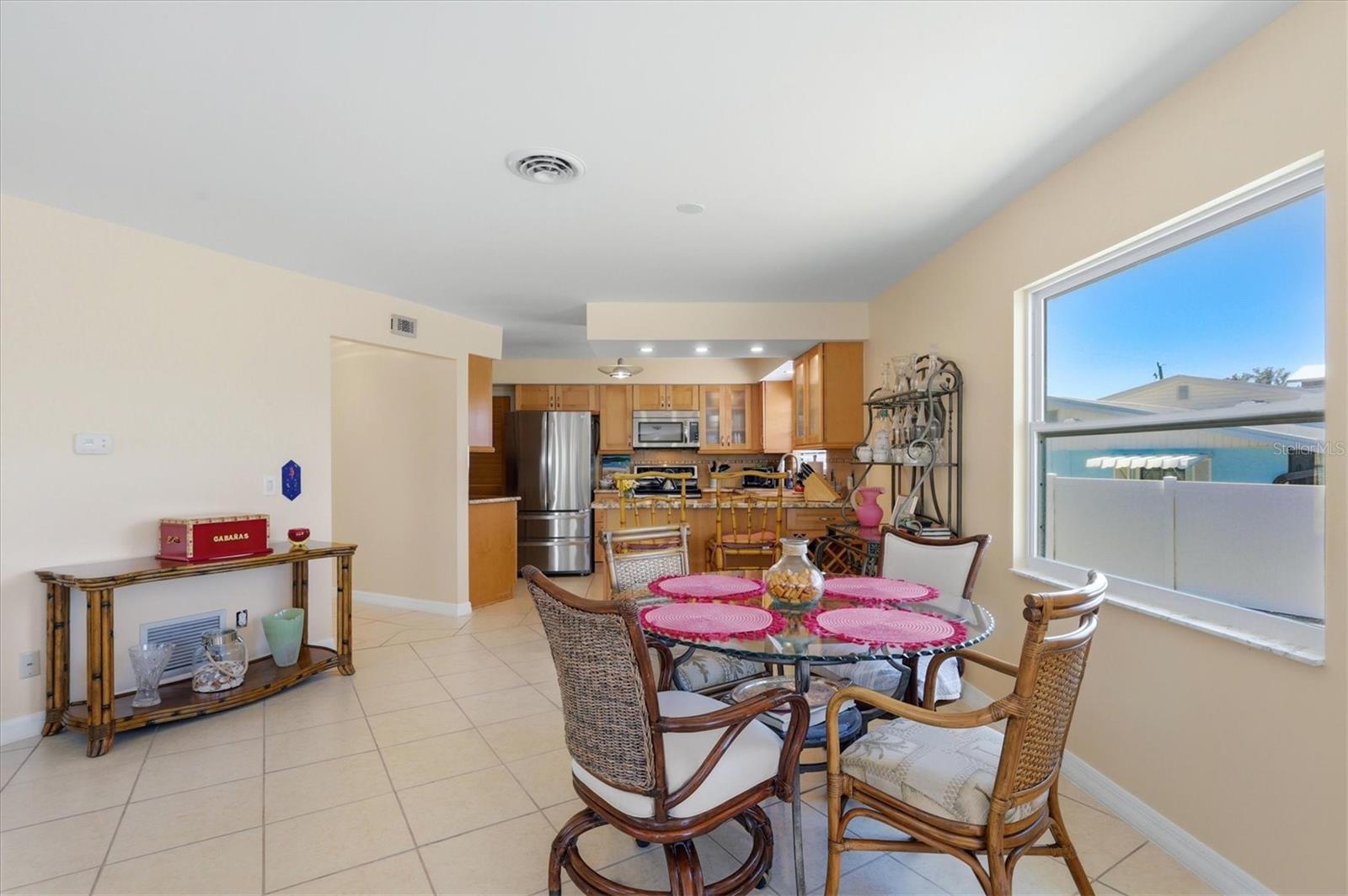 Image 14 of 58 For 1052 Kant Street