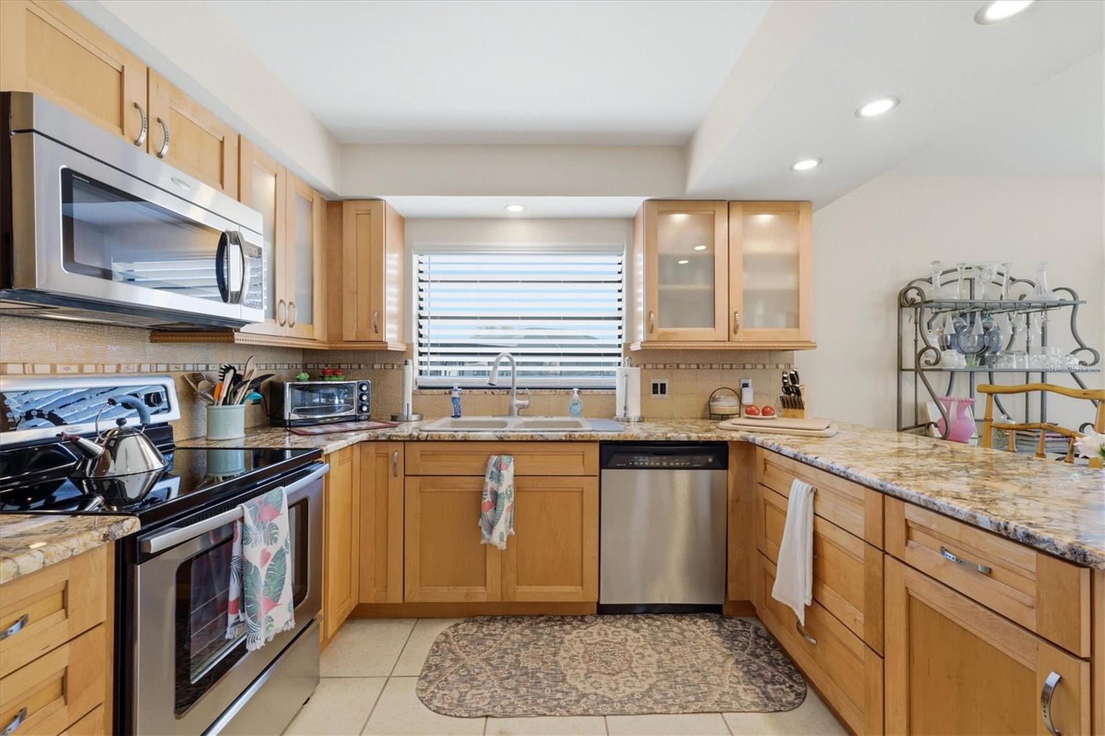 Image 18 of 58 For 1052 Kant Street