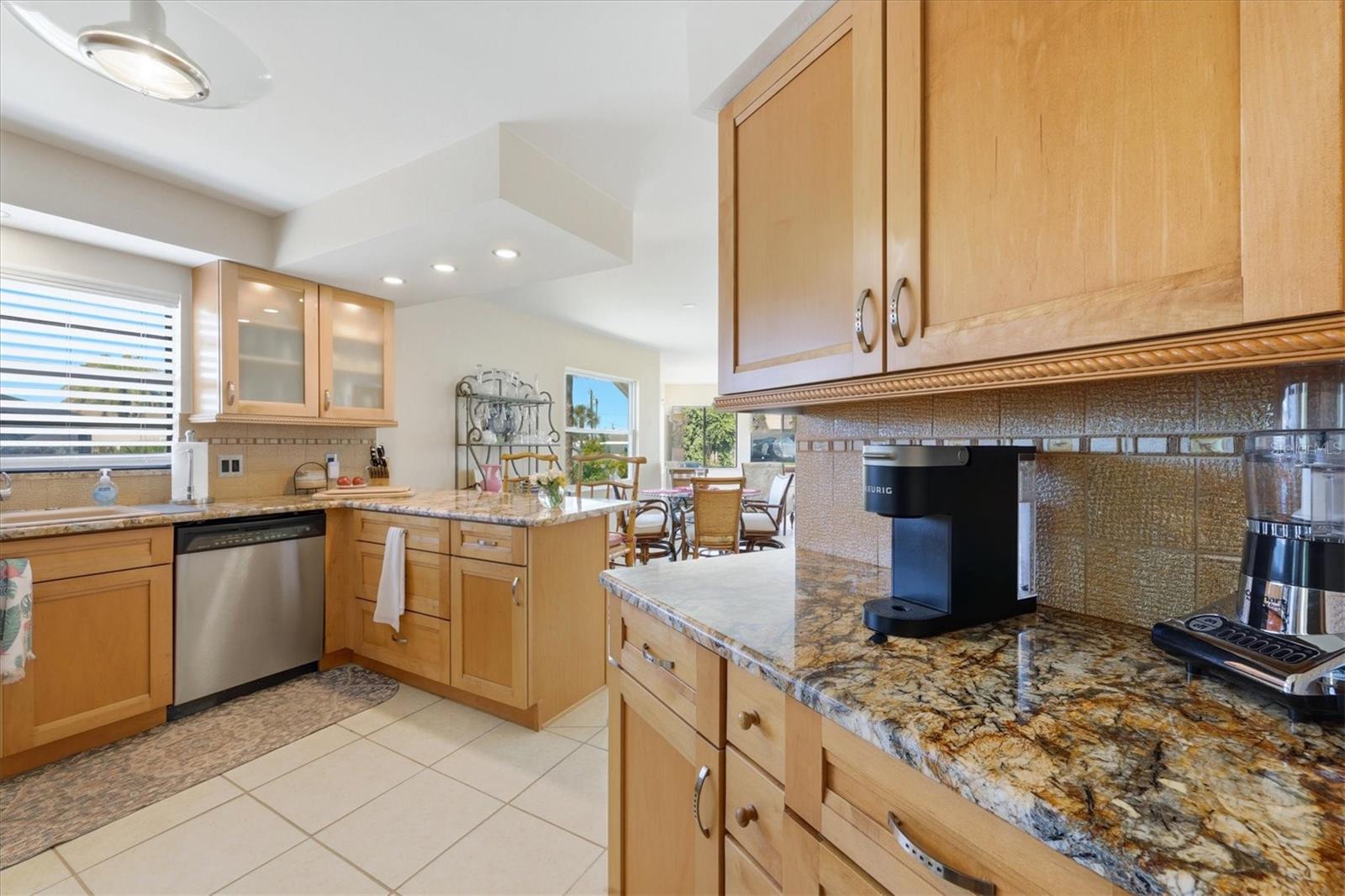 Image 19 of 58 For 1052 Kant Street