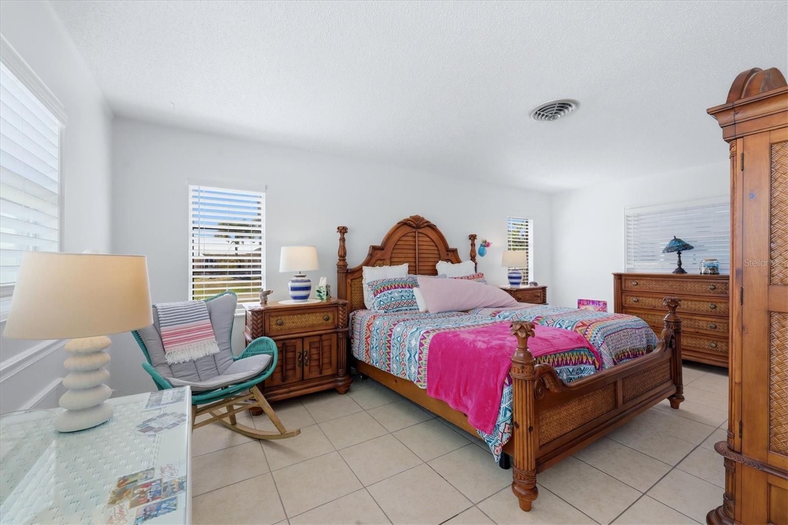 Image 20 of 58 For 1052 Kant Street