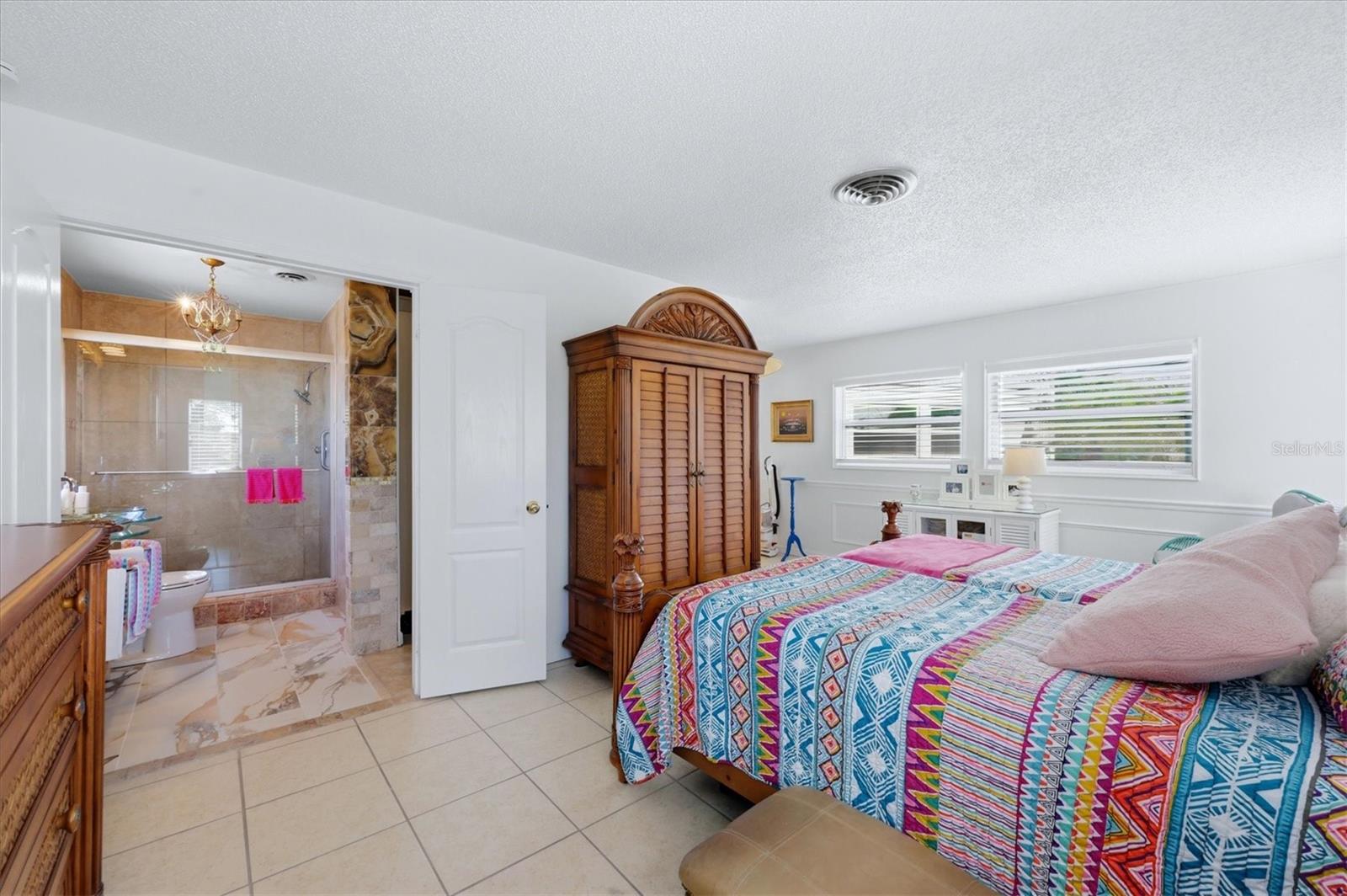 Image 22 of 58 For 1052 Kant Street