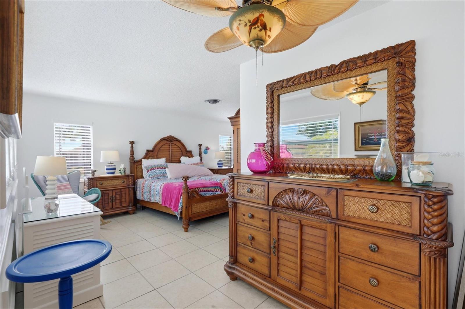 Image 23 of 58 For 1052 Kant Street