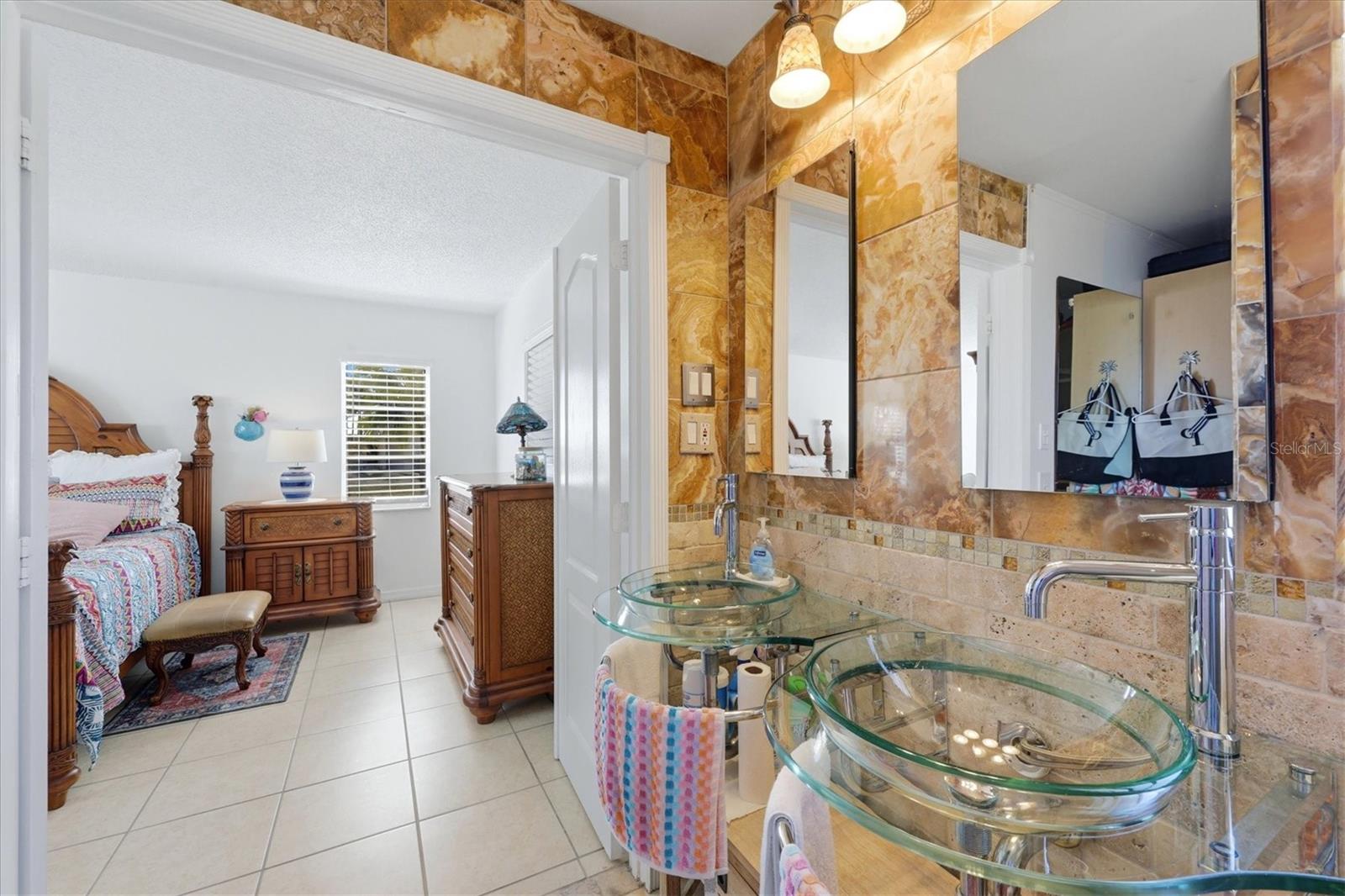 Image 25 of 58 For 1052 Kant Street