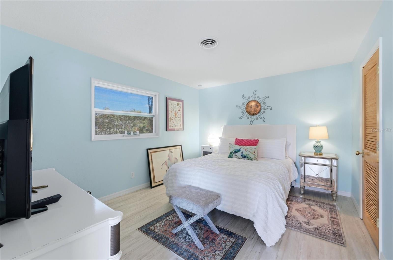 Image 26 of 58 For 1052 Kant Street