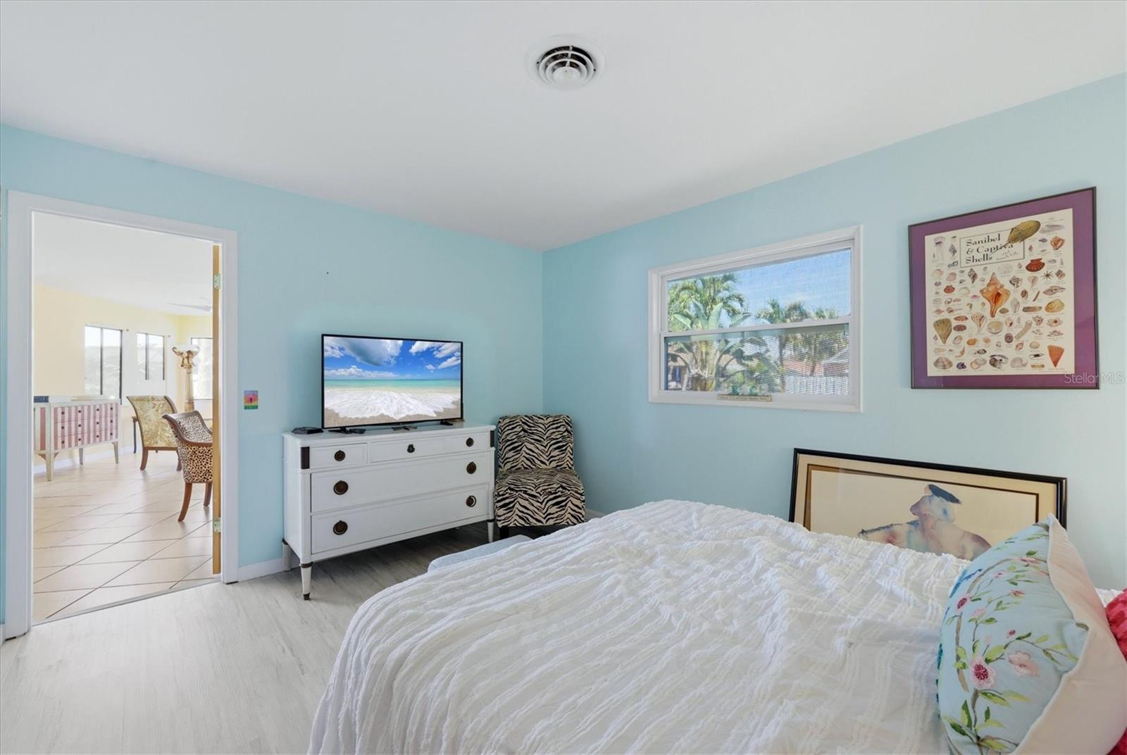 Image 27 of 58 For 1052 Kant Street