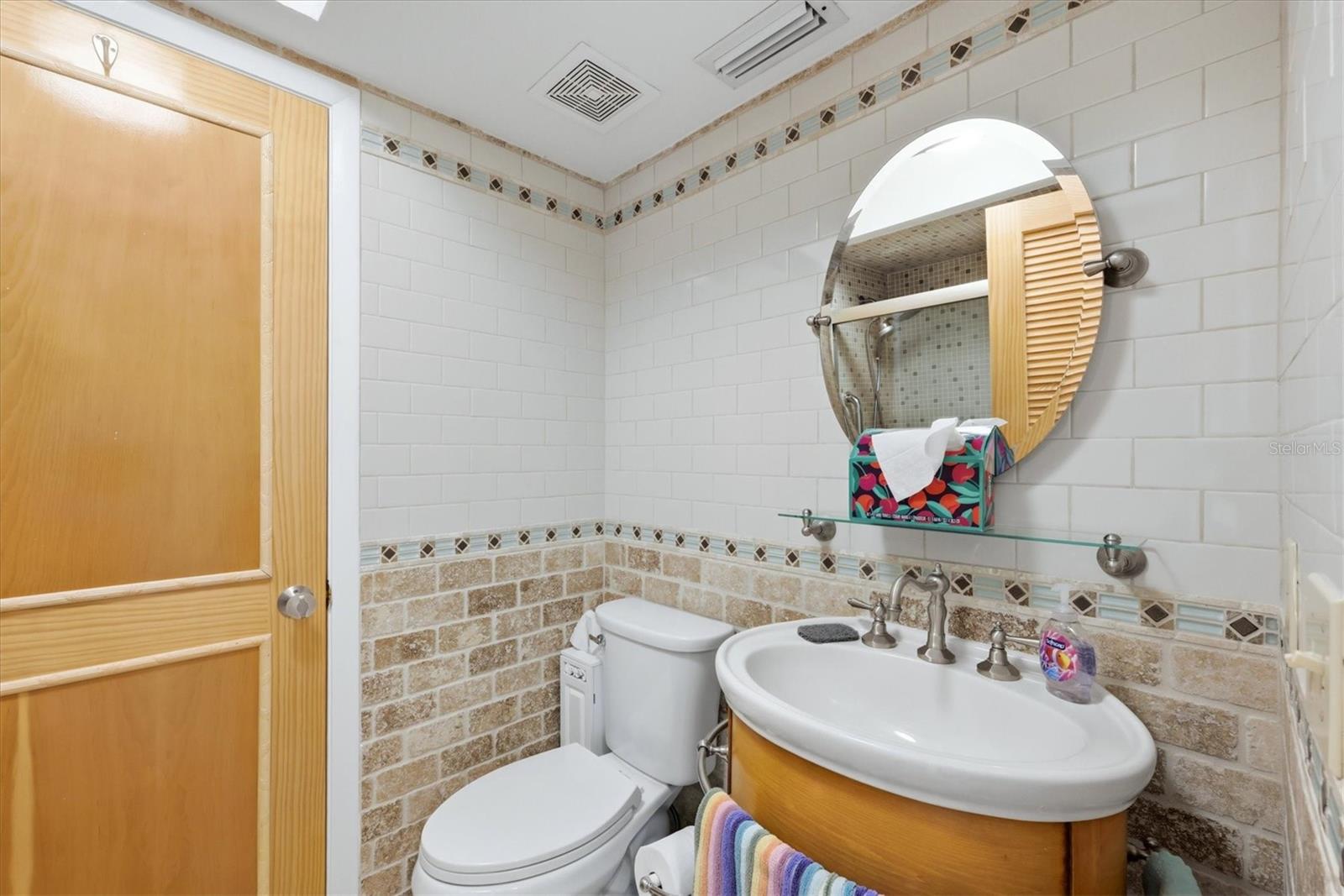 Image 28 of 58 For 1052 Kant Street