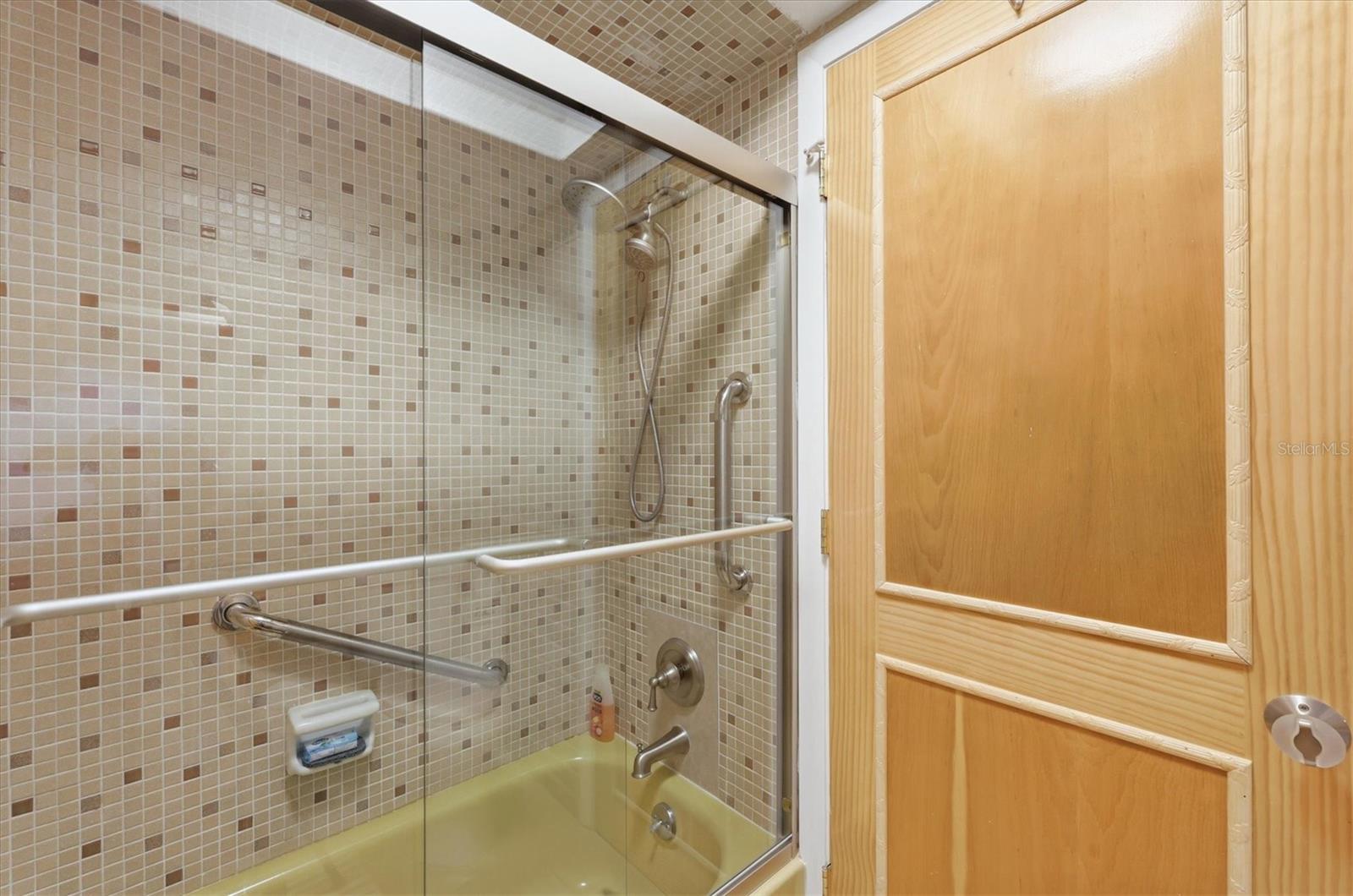 Image 29 of 58 For 1052 Kant Street