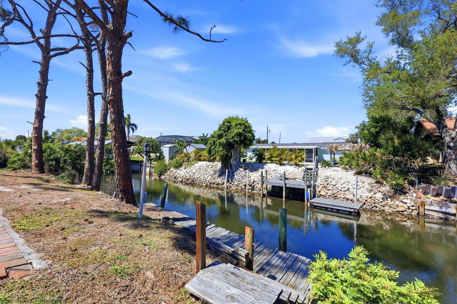 Image 33 of 58 For 1052 Kant Street