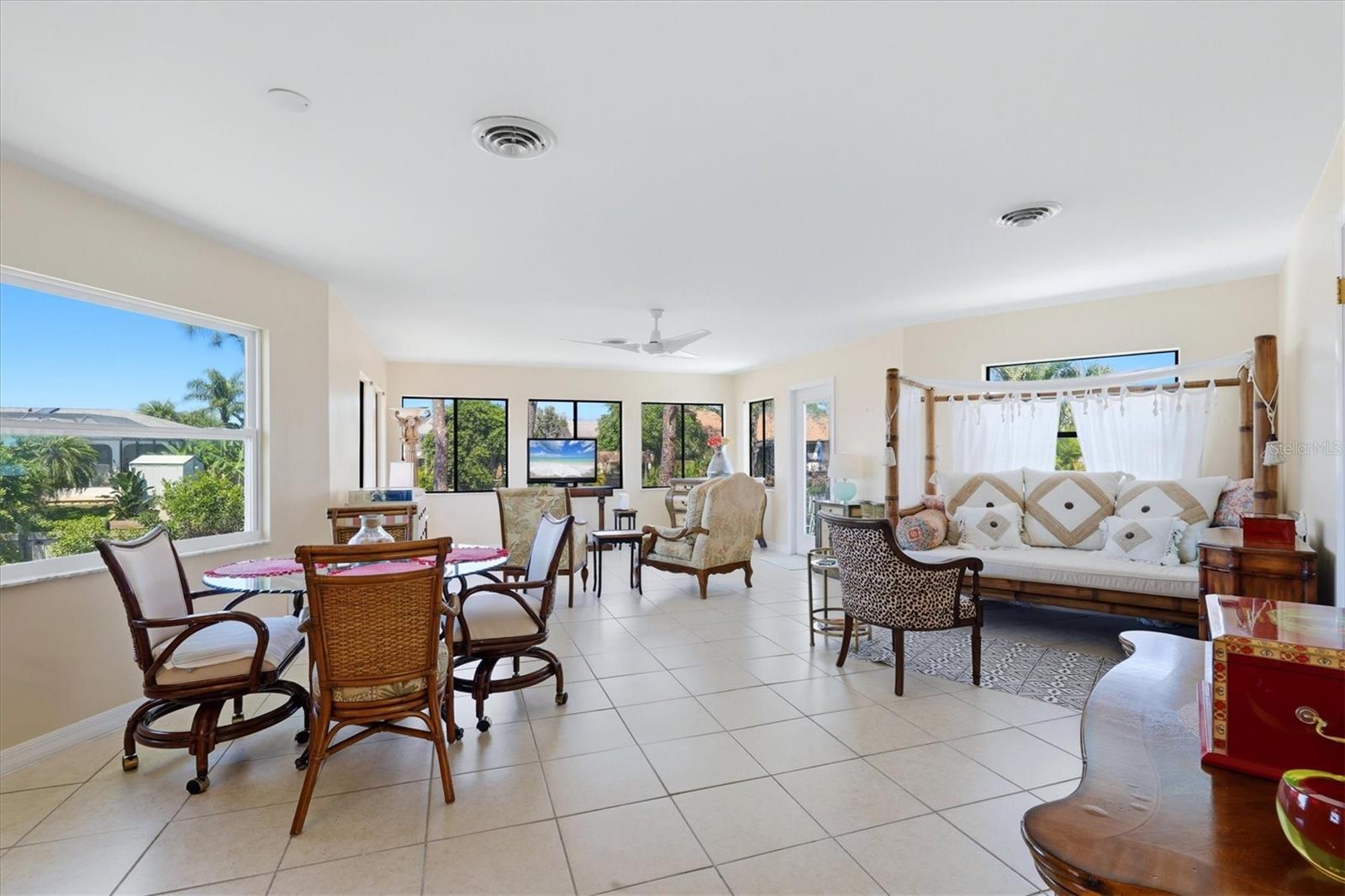 Image 8 of 58 For 1052 Kant Street