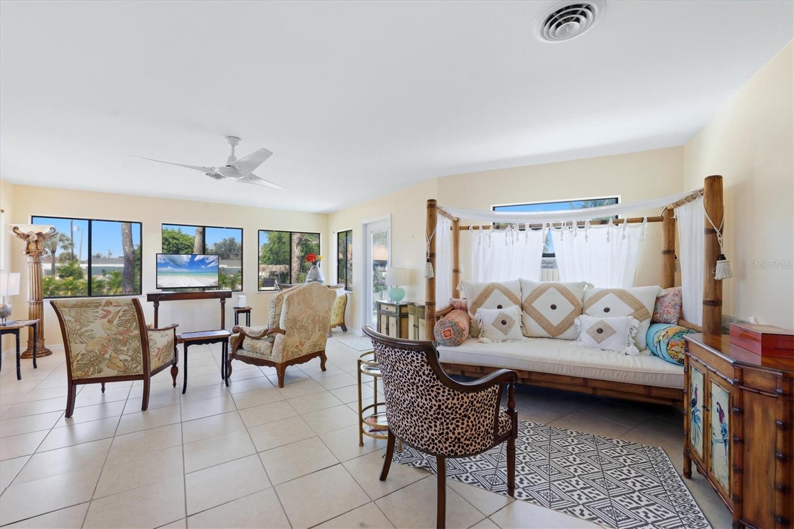 Image 9 of 58 For 1052 Kant Street