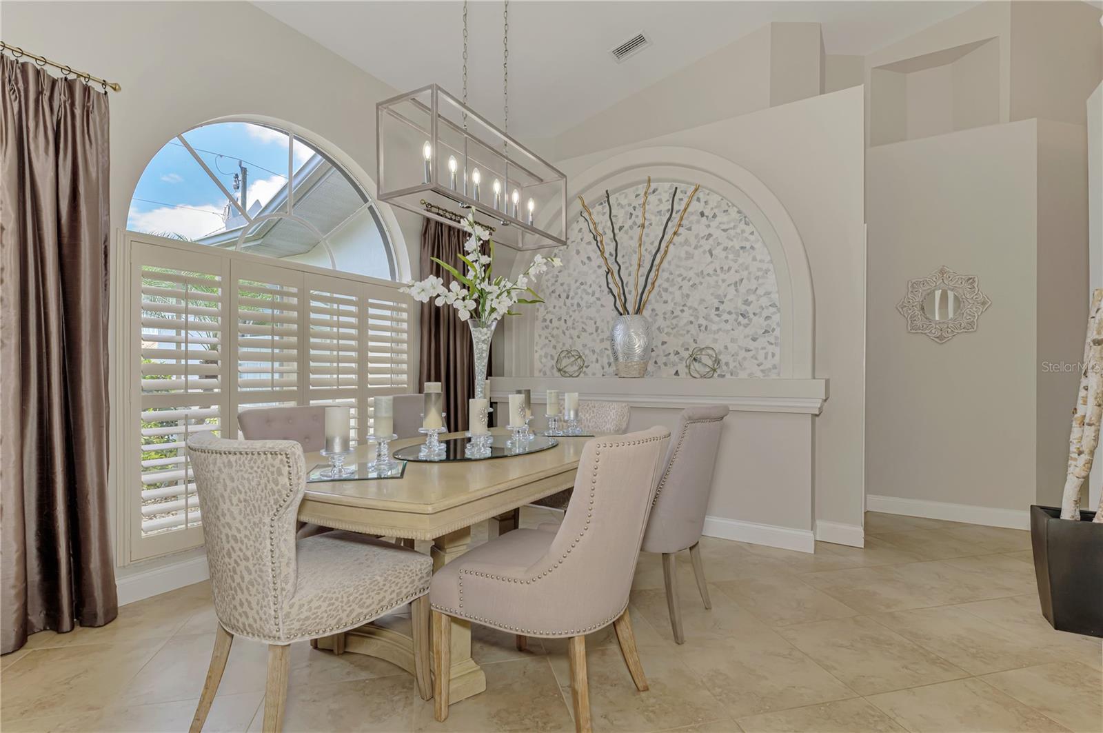 Image 20 of 74 For 202 Rotonda Boulevard N