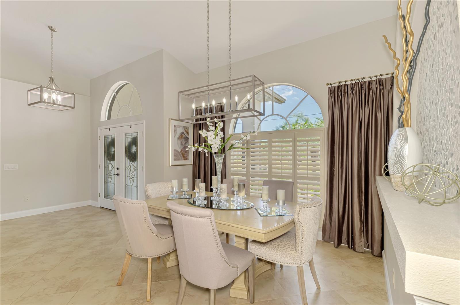 Image 21 of 74 For 202 Rotonda Boulevard N