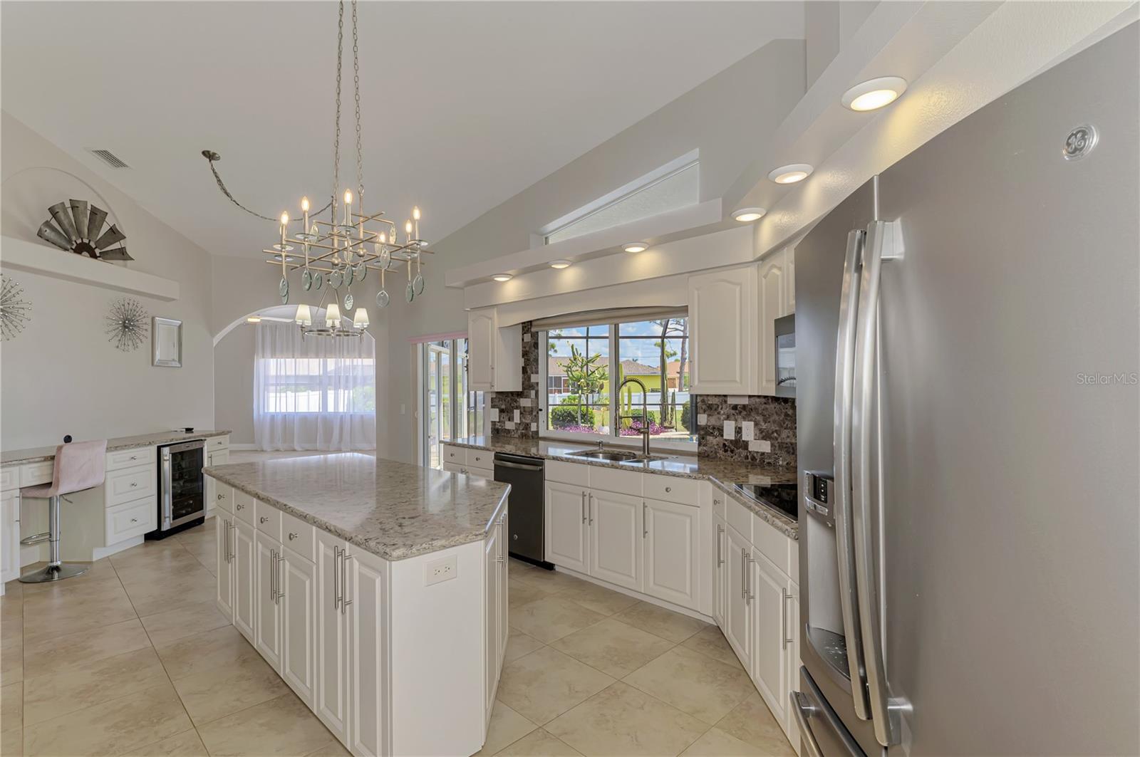 Image 25 of 74 For 202 Rotonda Boulevard N