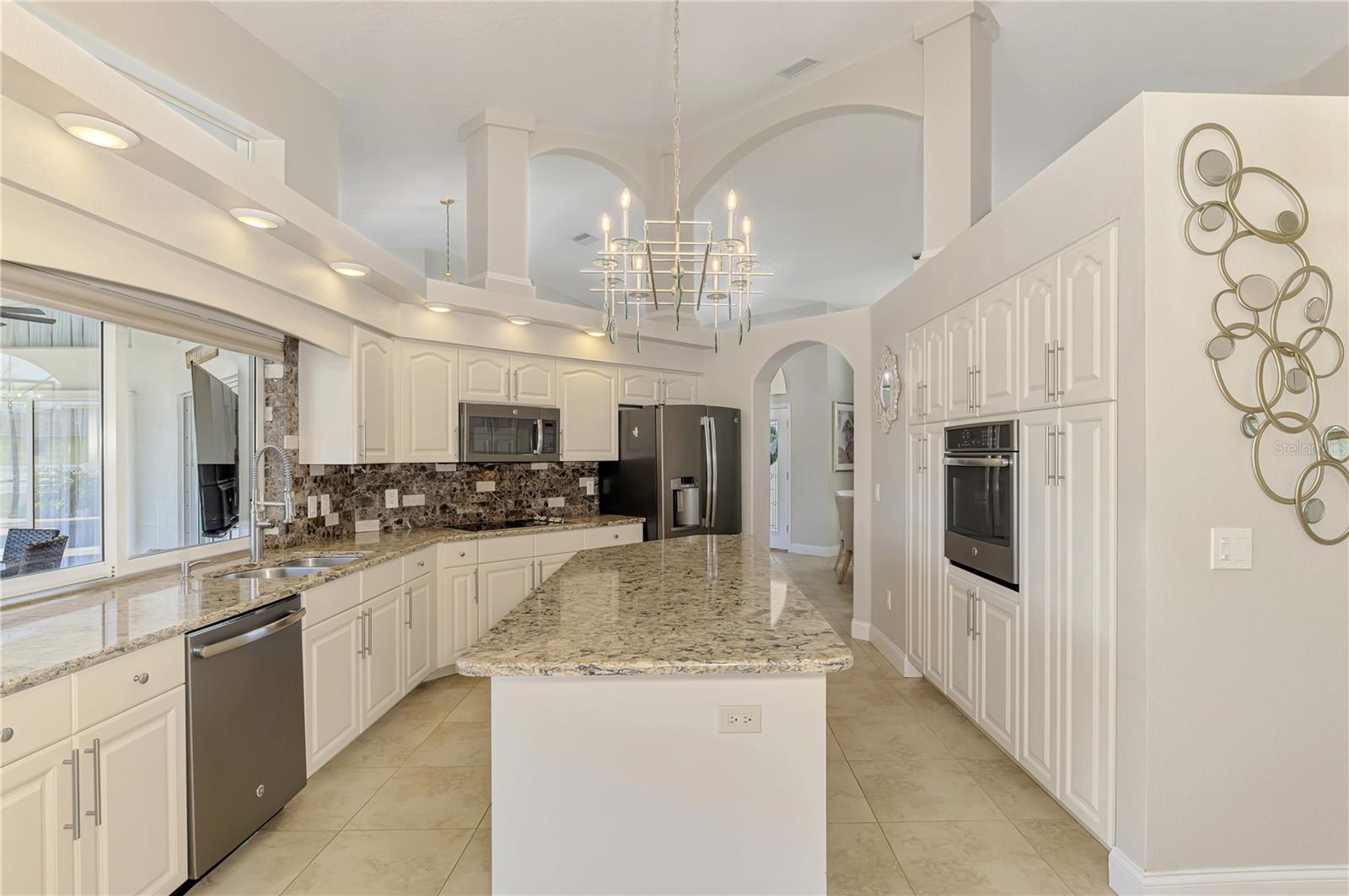 Image 28 of 74 For 202 Rotonda Boulevard N