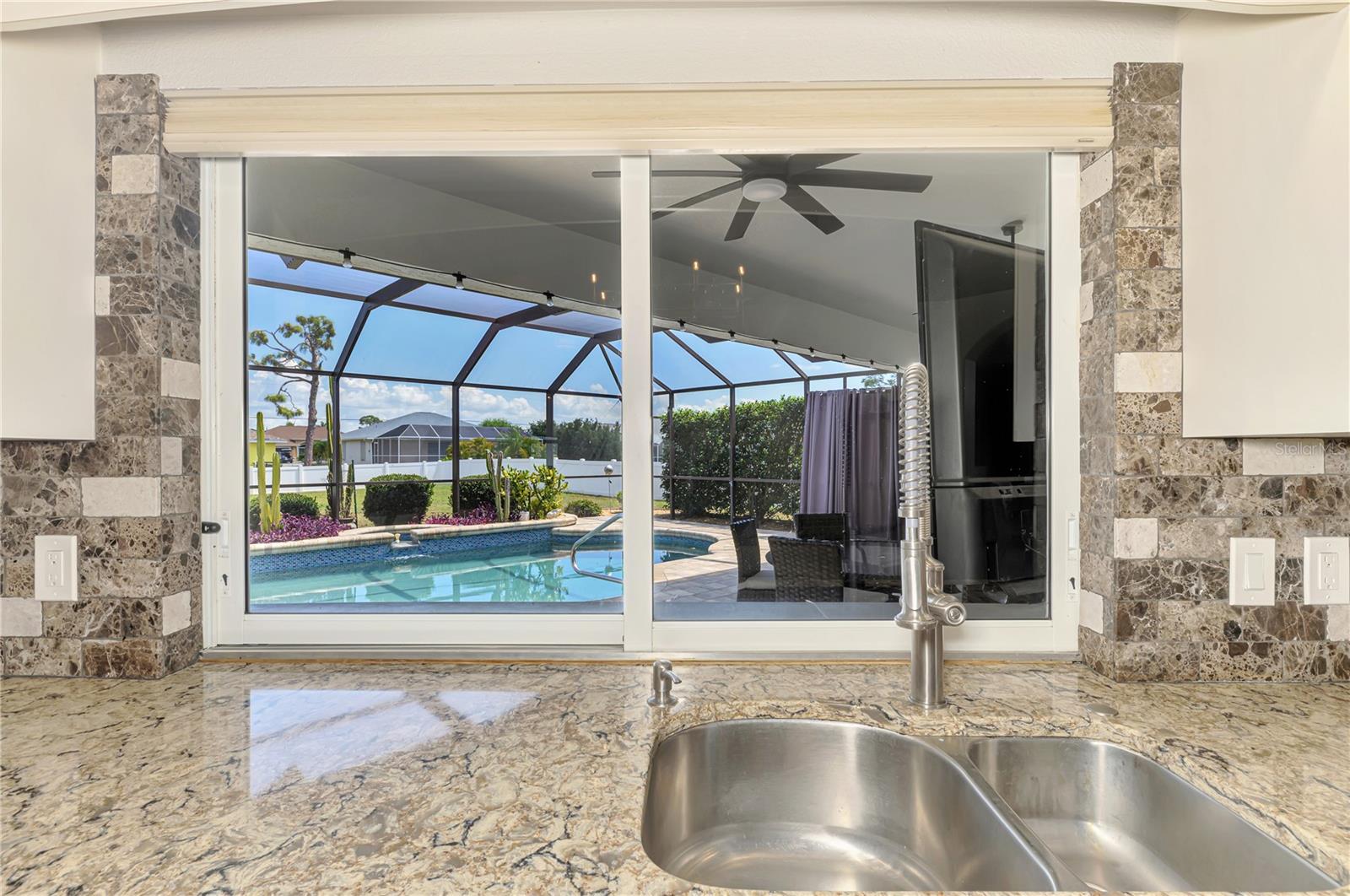 Image 33 of 74 For 202 Rotonda Boulevard N