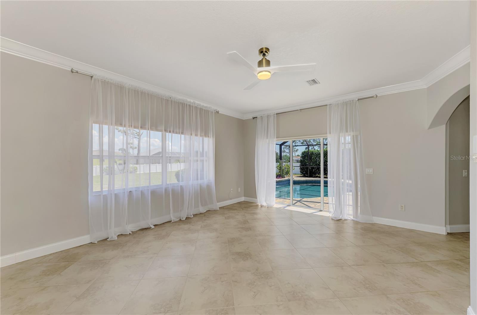 Image 37 of 74 For 202 Rotonda Boulevard N