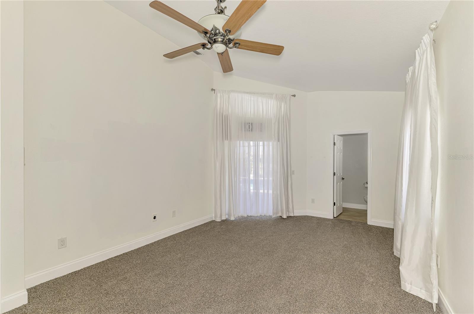 Image 41 of 74 For 202 Rotonda Boulevard N