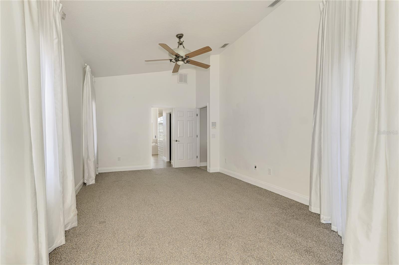 Image 42 of 74 For 202 Rotonda Boulevard N