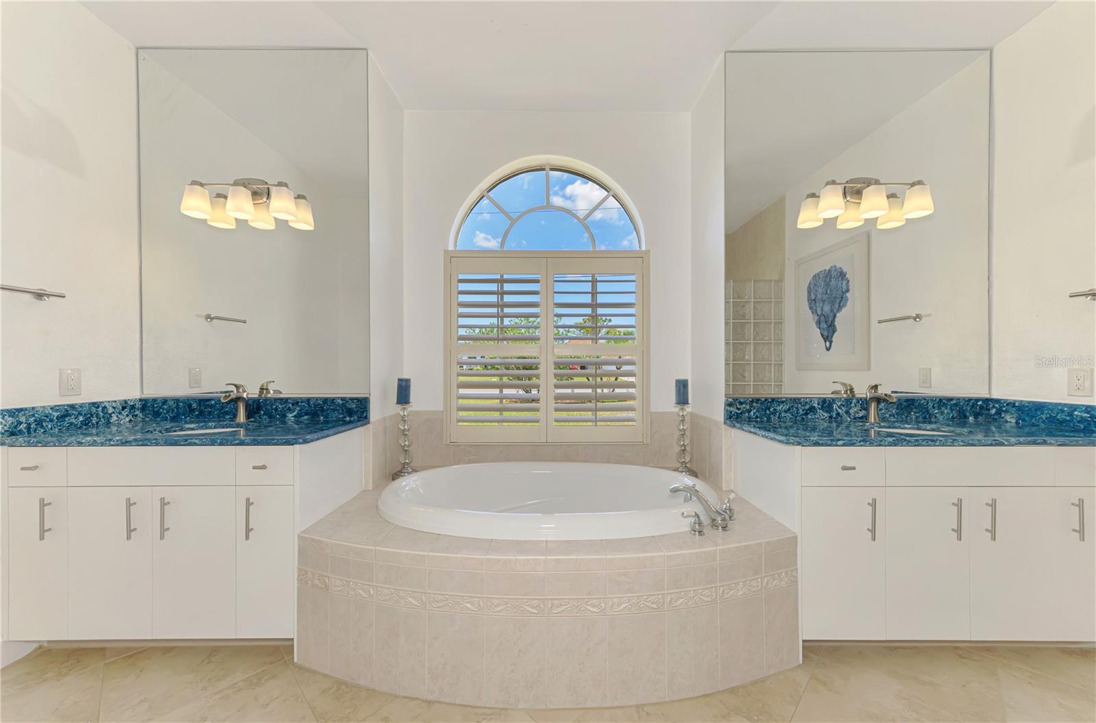 Image 44 of 74 For 202 Rotonda Boulevard N