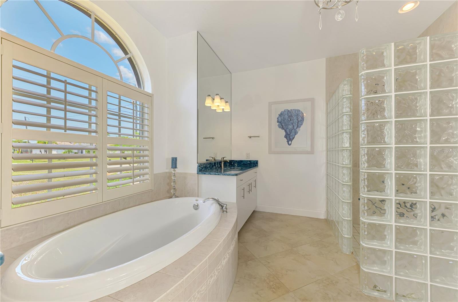 Image 45 of 74 For 202 Rotonda Boulevard N