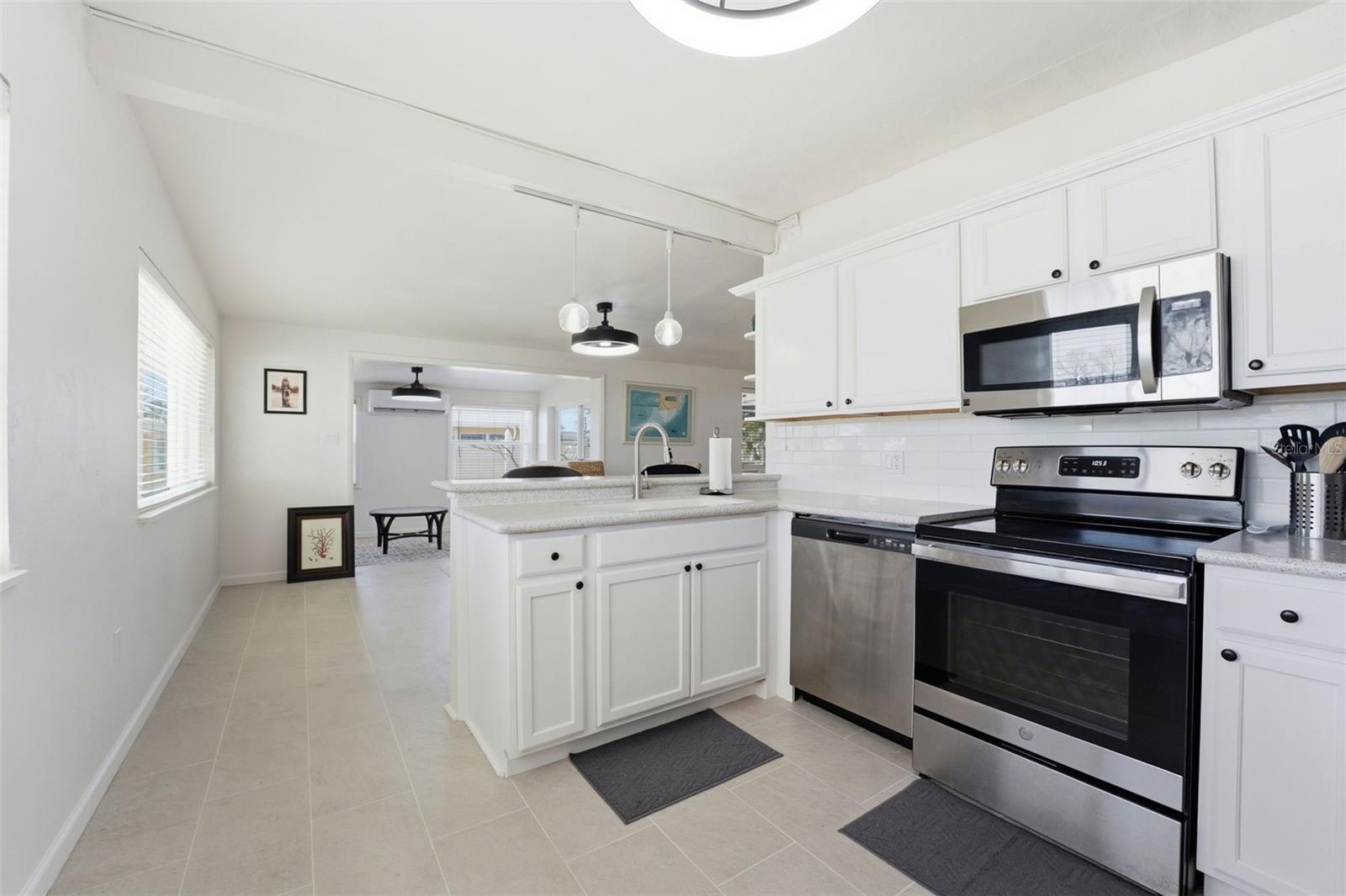 Image 5 of 41 For 1750 Winstan Avenue