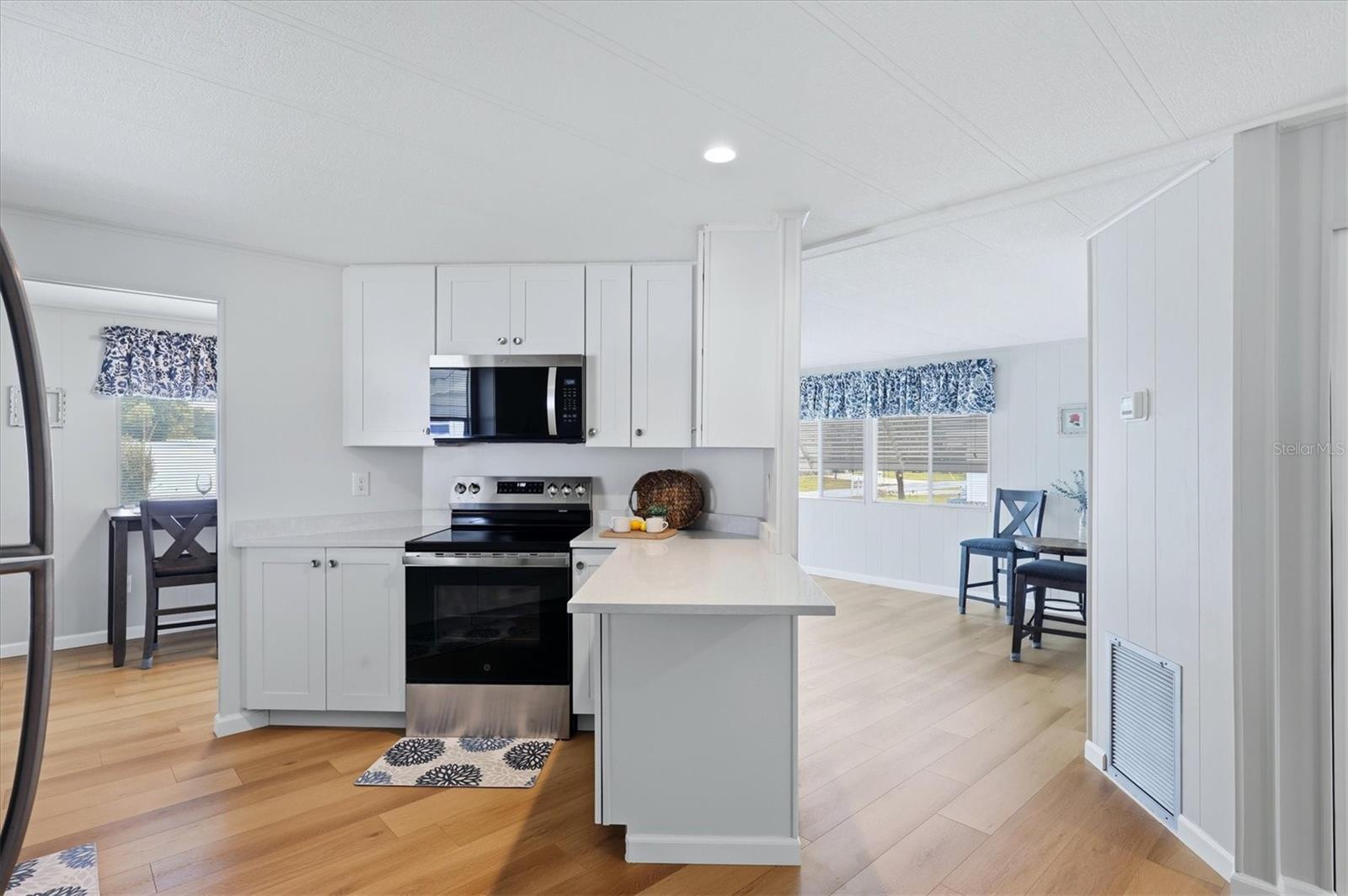 Image 15 of 32 For 240 Via De Luna