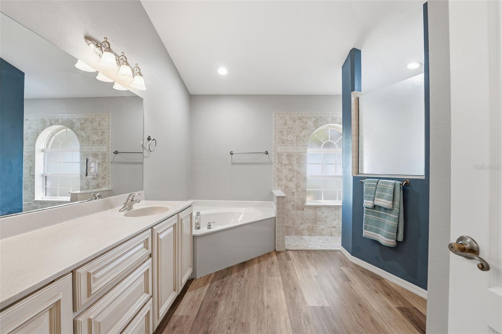 Image 23 of 59 For 231 Broadmoor Lane