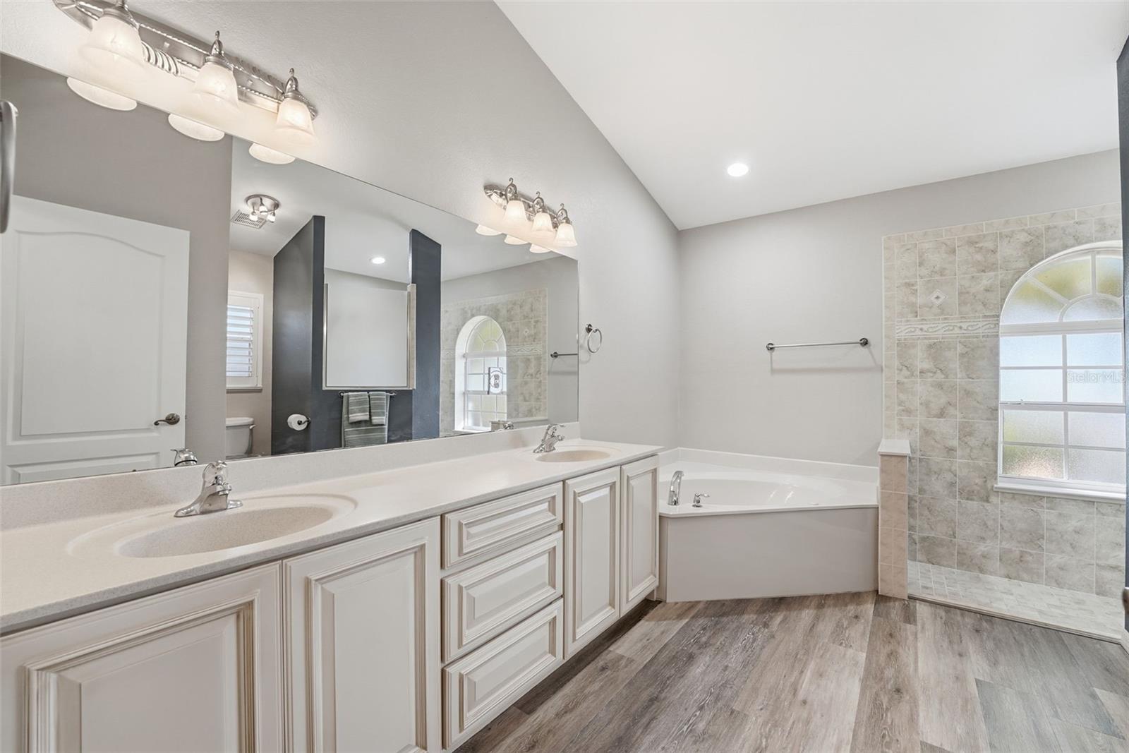 Image 24 of 59 For 231 Broadmoor Lane