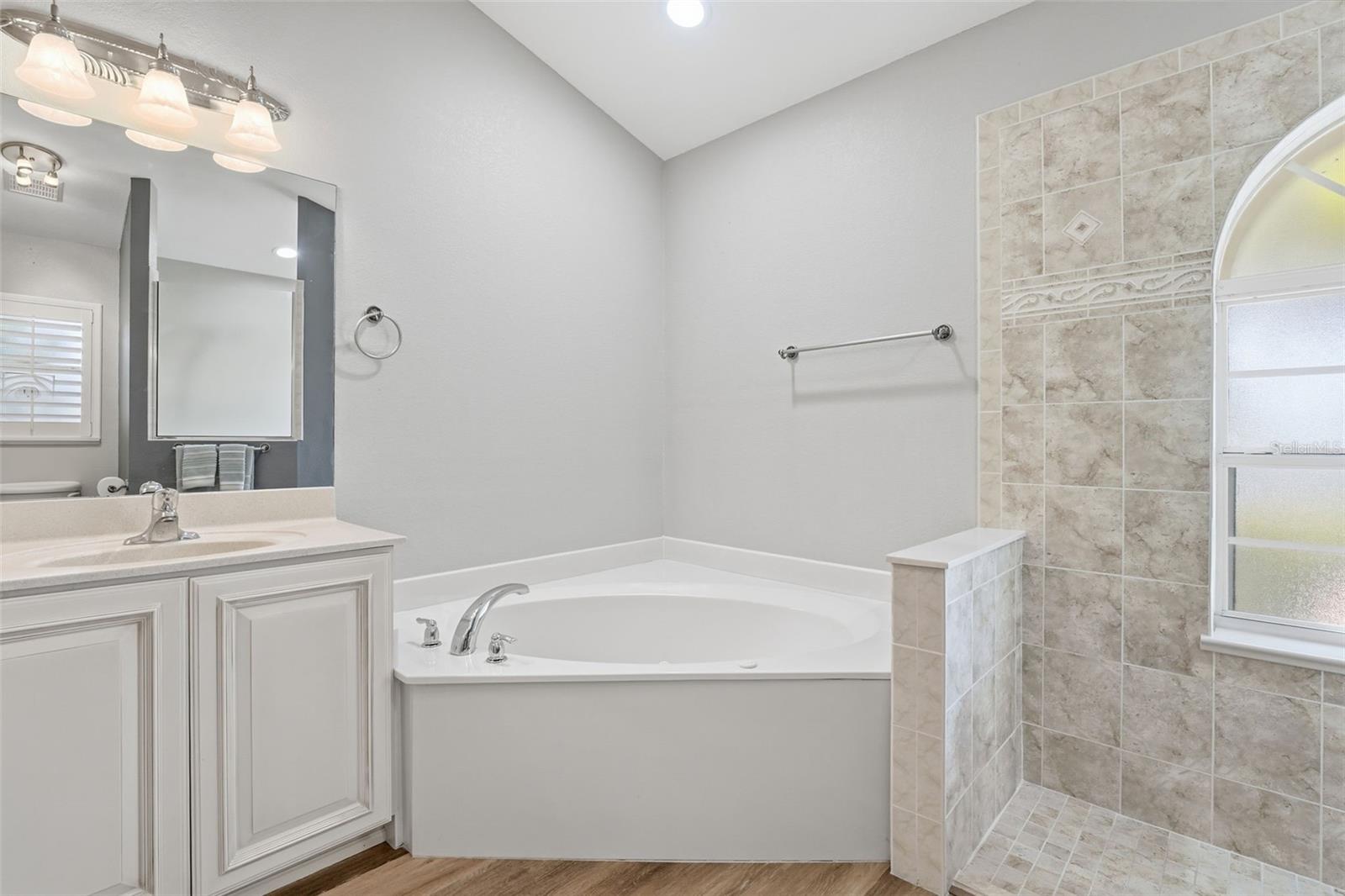 Image 25 of 59 For 231 Broadmoor Lane