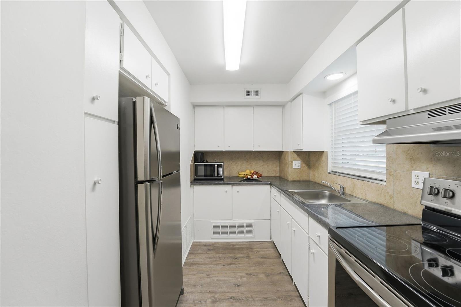 Image 17 of 30 For 3900 Roxane Boulevard 10a