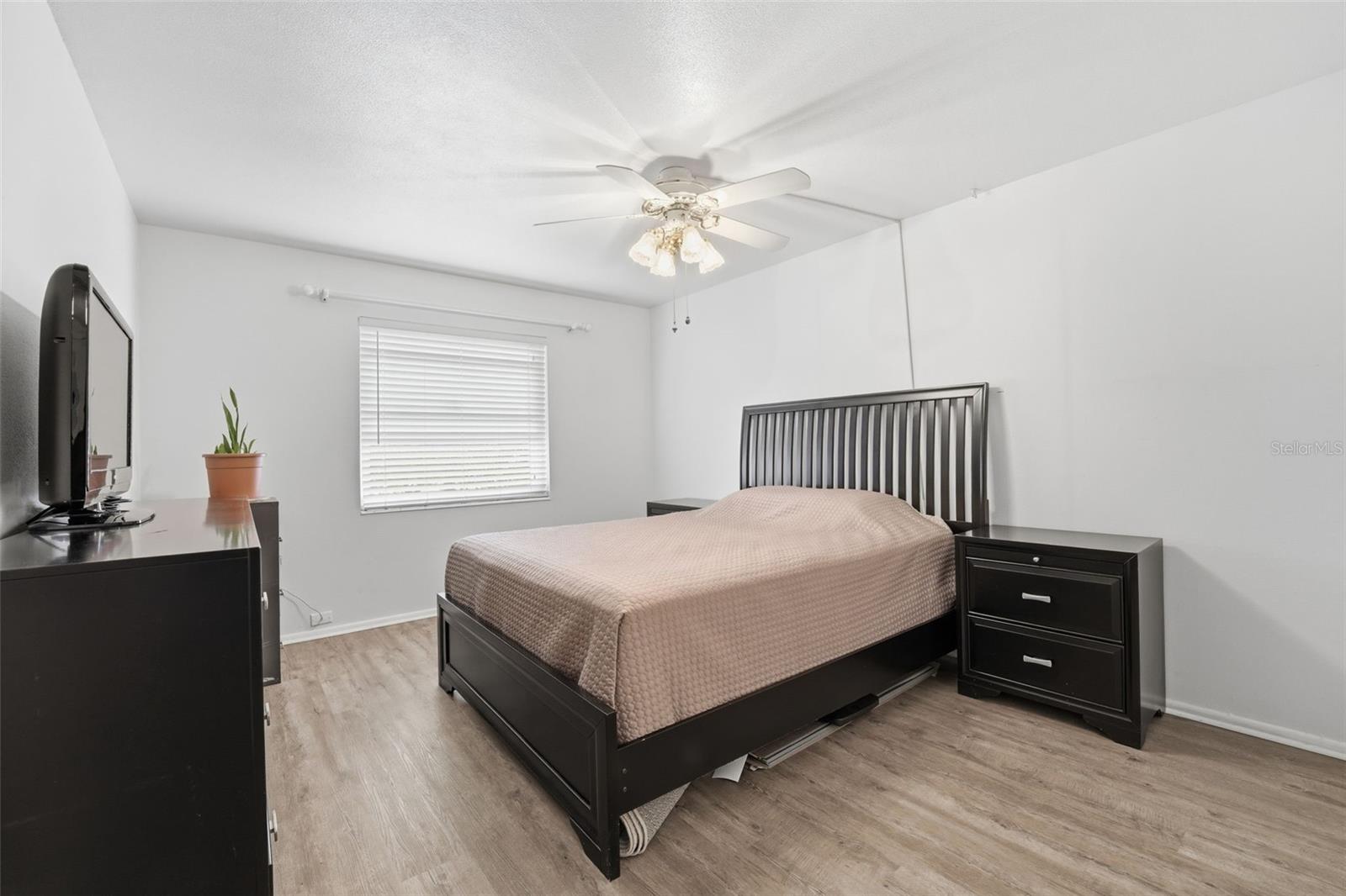 Image 18 of 30 For 3900 Roxane Boulevard 10a