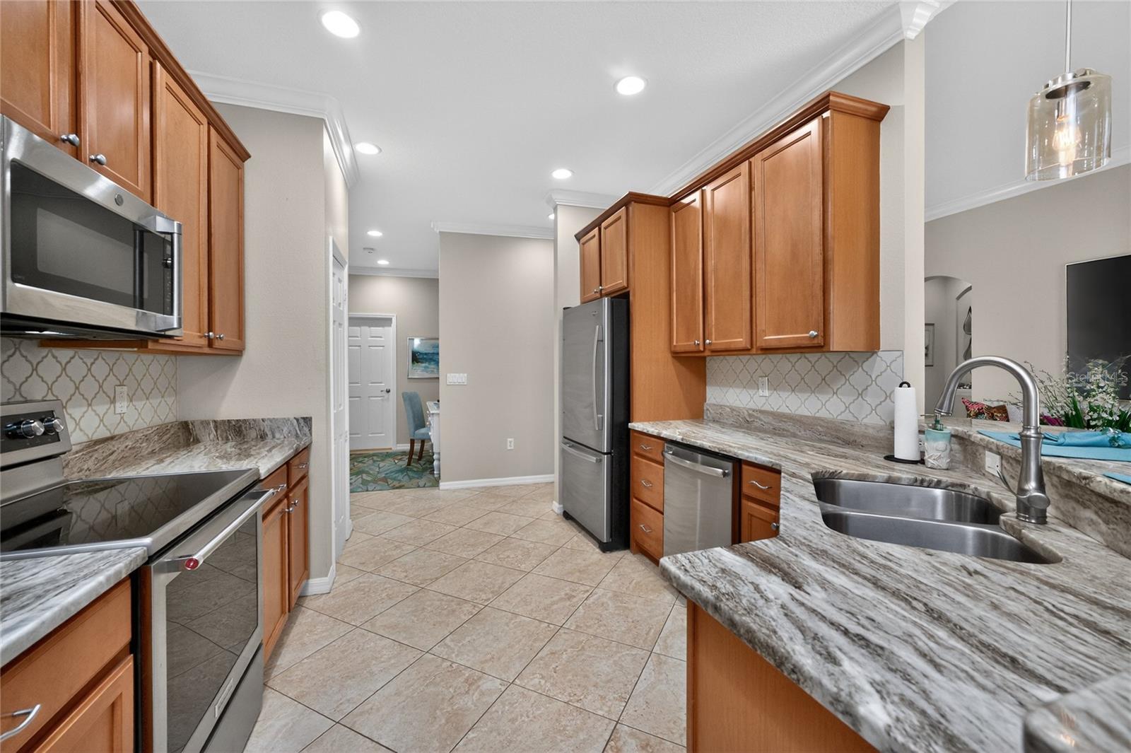 Image 13 of 79 For 872 Clear Lake Drive