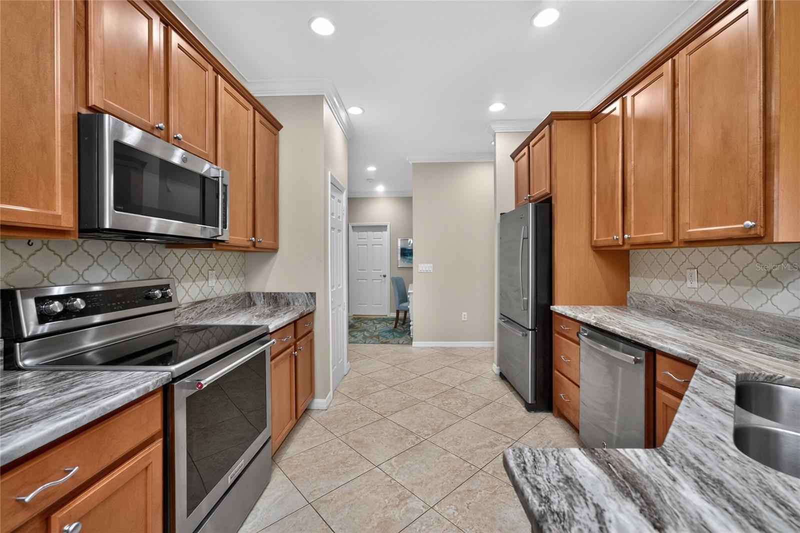 Image 14 of 79 For 872 Clear Lake Drive