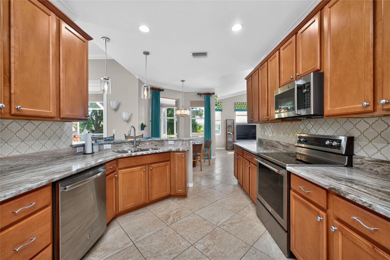 Image 15 of 79 For 872 Clear Lake Drive