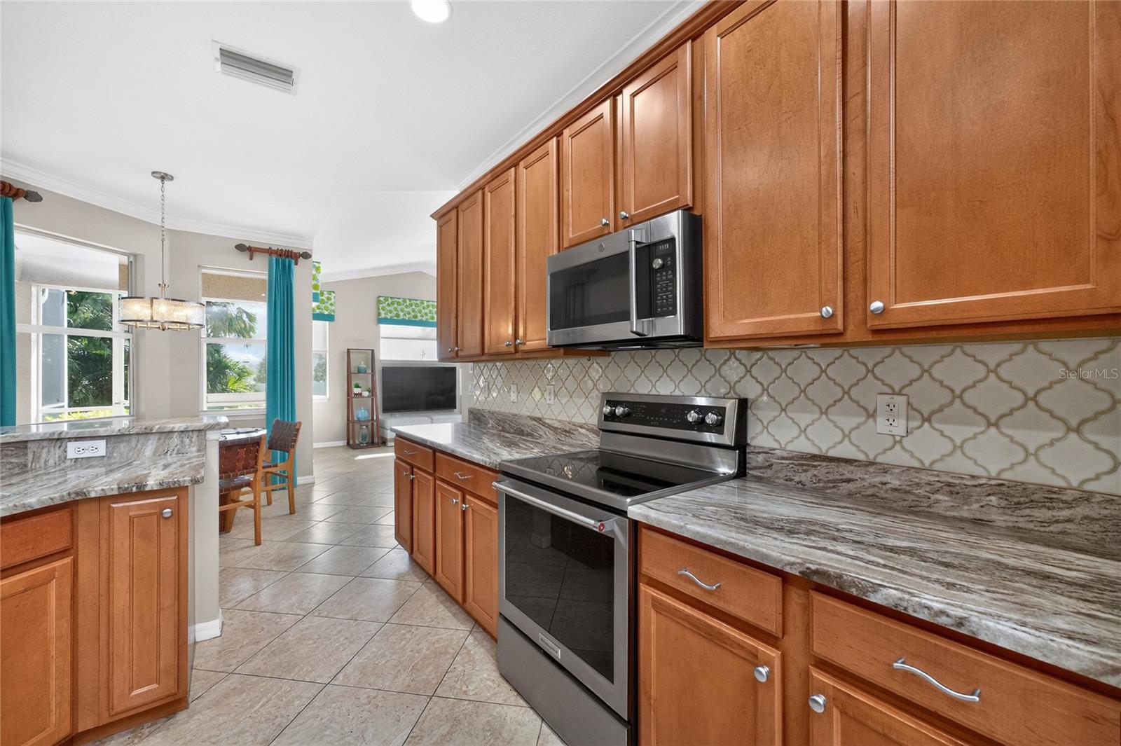 Image 16 of 79 For 872 Clear Lake Drive