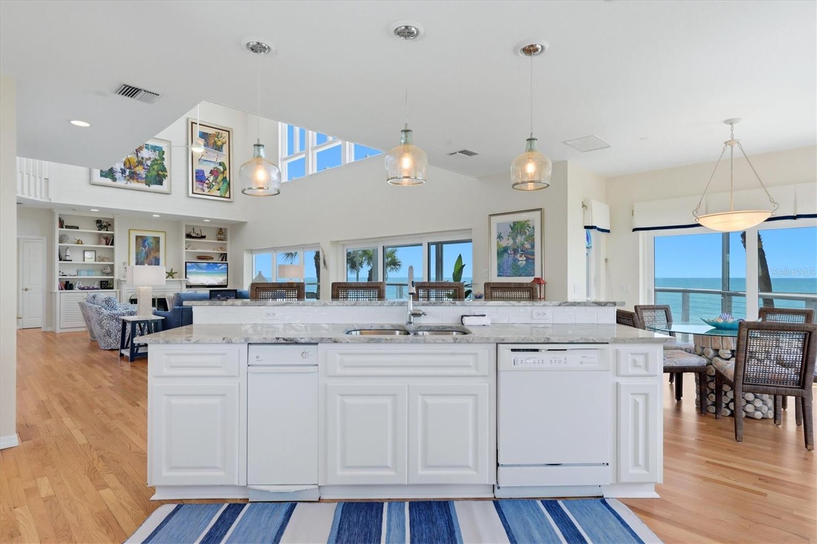 Listing photo id 17 for 400 Gulf Boulevard