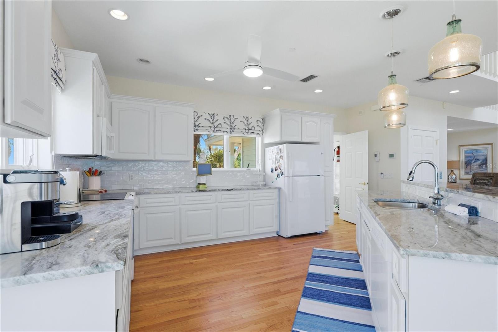 Listing photo id 18 for 400 Gulf Boulevard