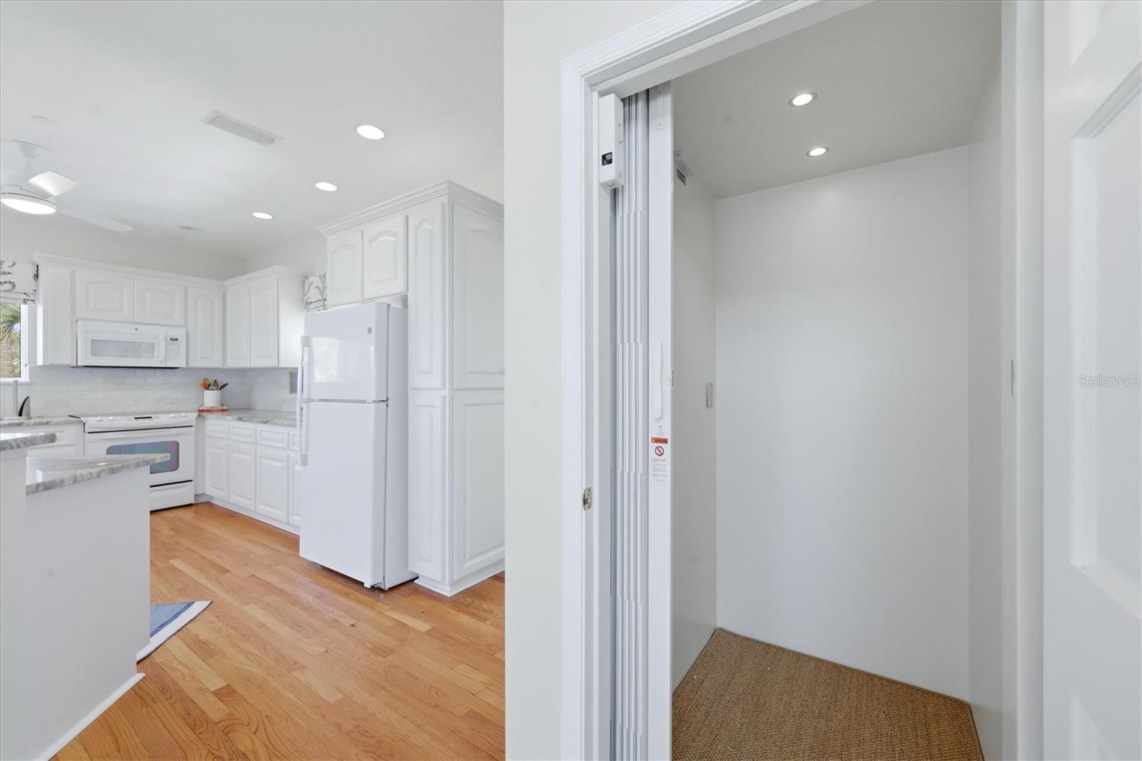 Listing photo id 19 for 400 Gulf Boulevard