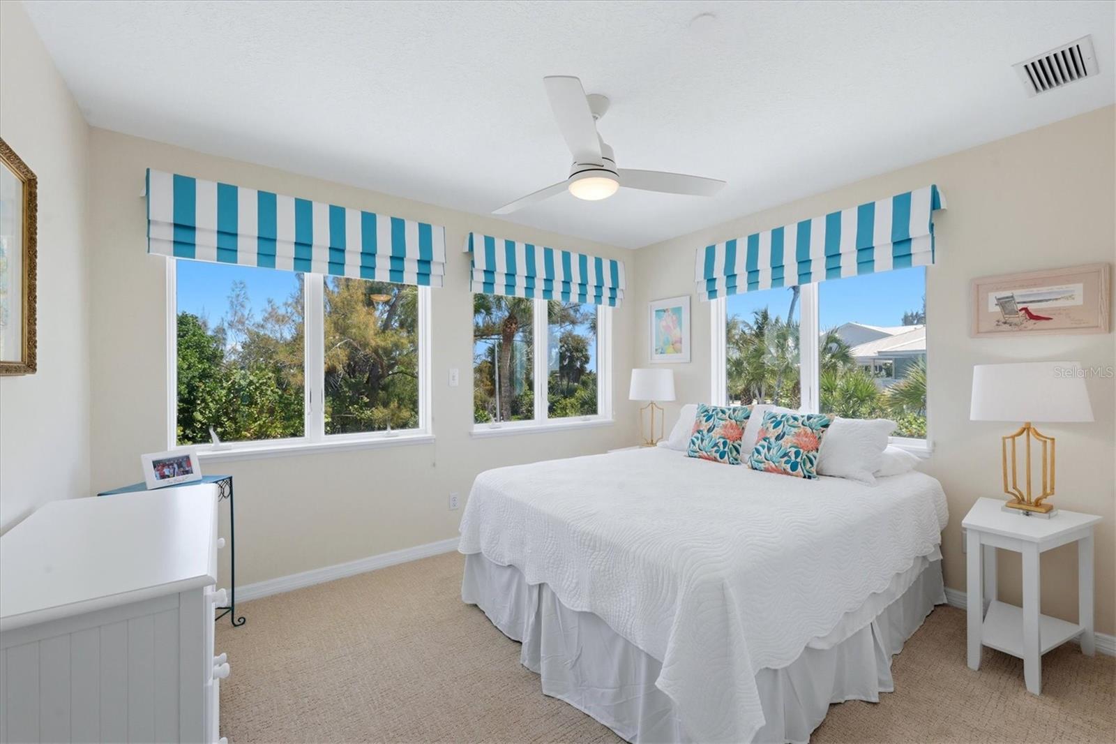 Listing photo id 40 for 400 Gulf Boulevard