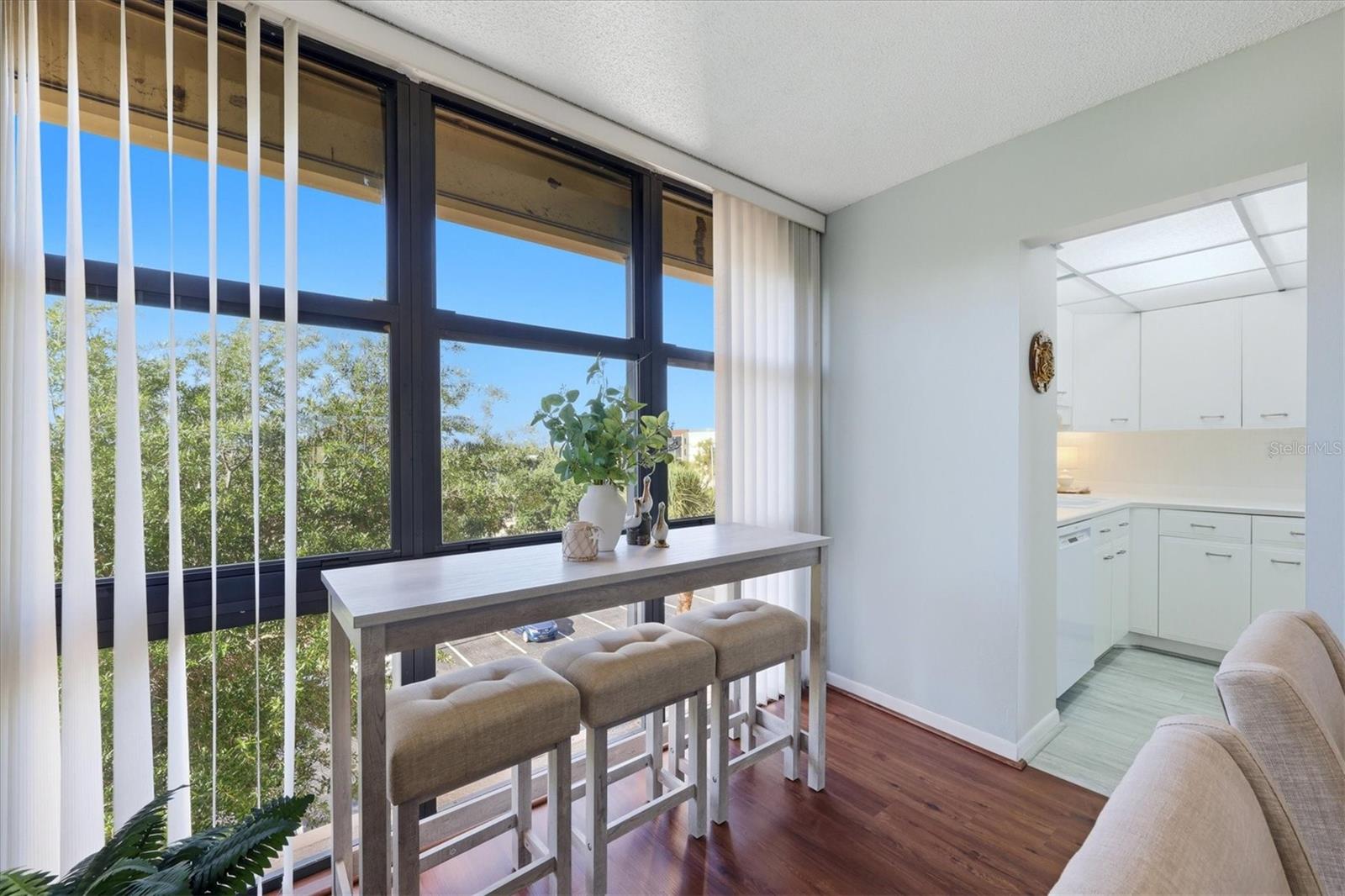 Image 19 of 67 For 21405 Olean Boulevard 434