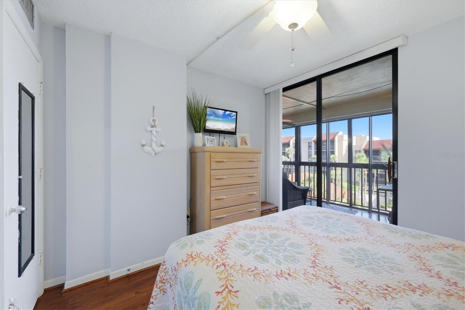 Image 28 of 67 For 21405 Olean Boulevard 434