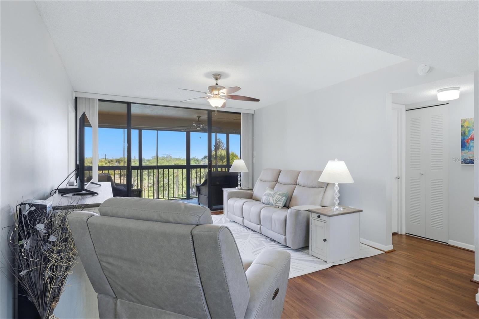 Image 8 of 67 For 21405 Olean Boulevard 434