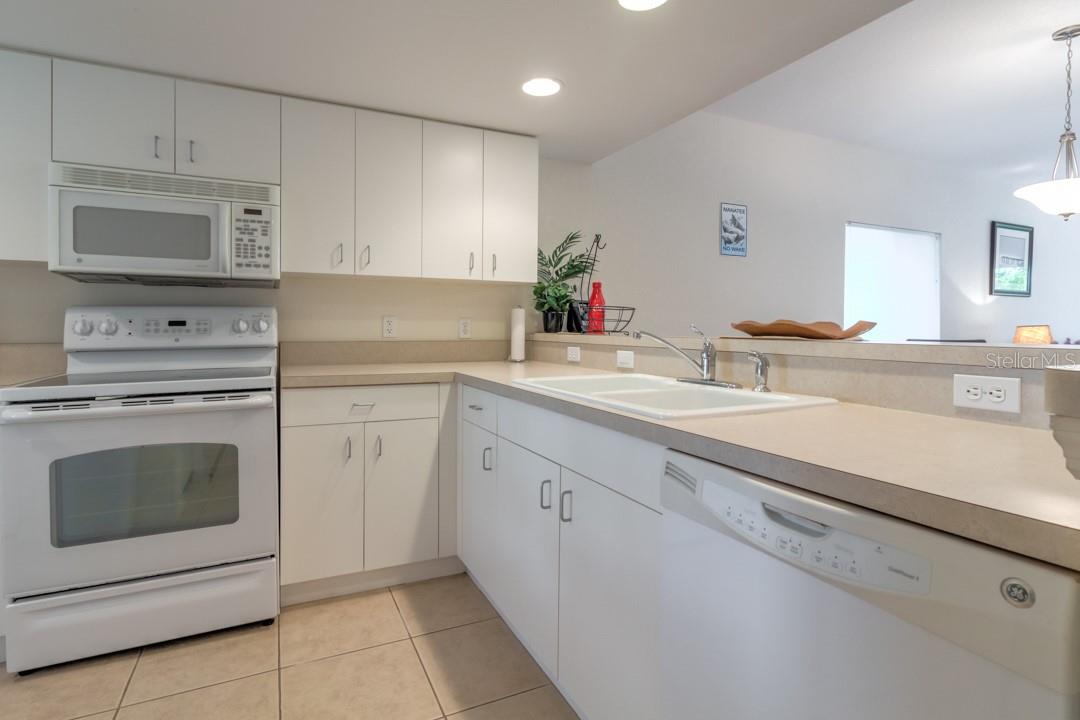 Image 10 of 41 For 8151 Memory Lane 118