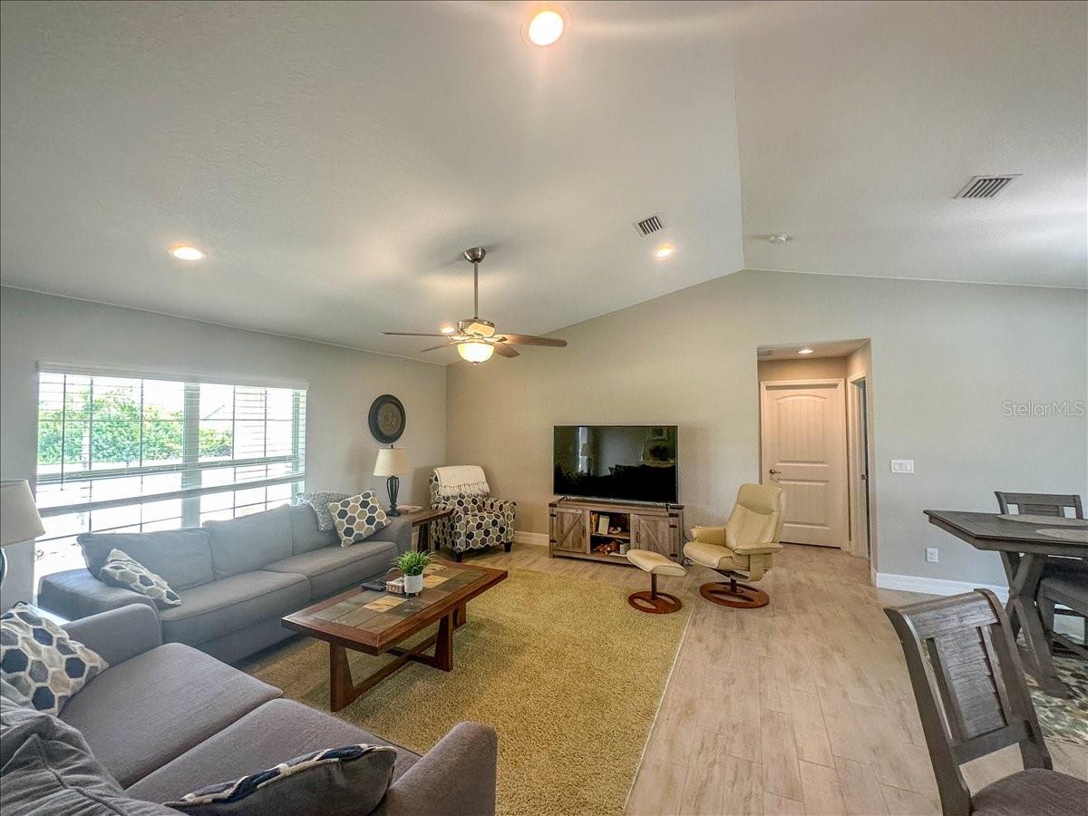 Image 11 of 33 For 11707 Willmington Boulevard