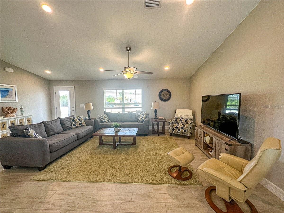 Image 8 of 33 For 11707 Willmington Boulevard