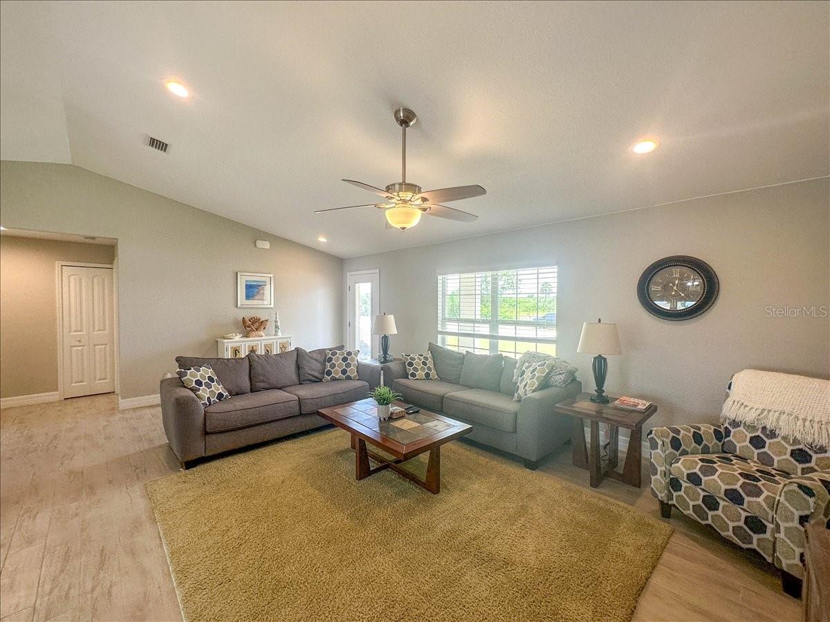 Image 9 of 33 For 11707 Willmington Boulevard