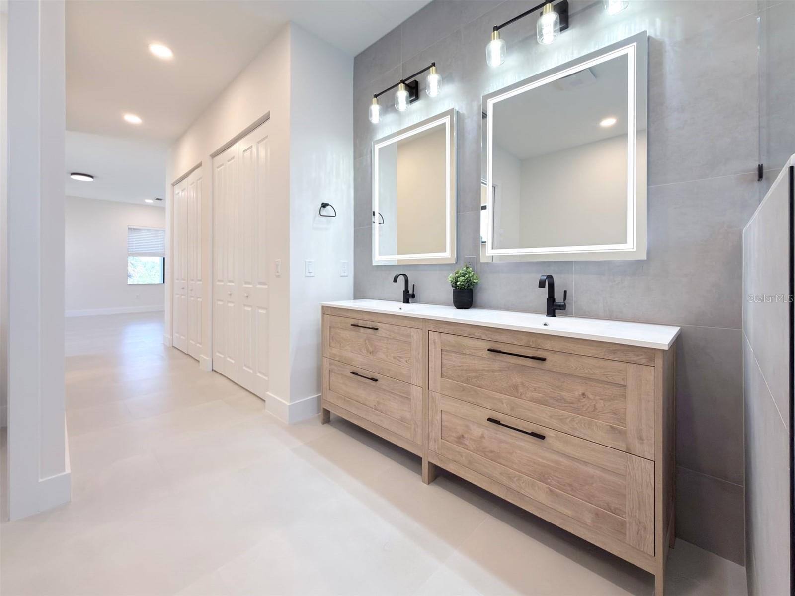 Image 14 of 49 For 14671 Lillian Circle